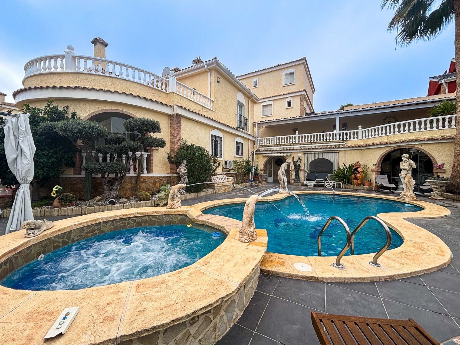 Villa in Monforte del Cid - view 1