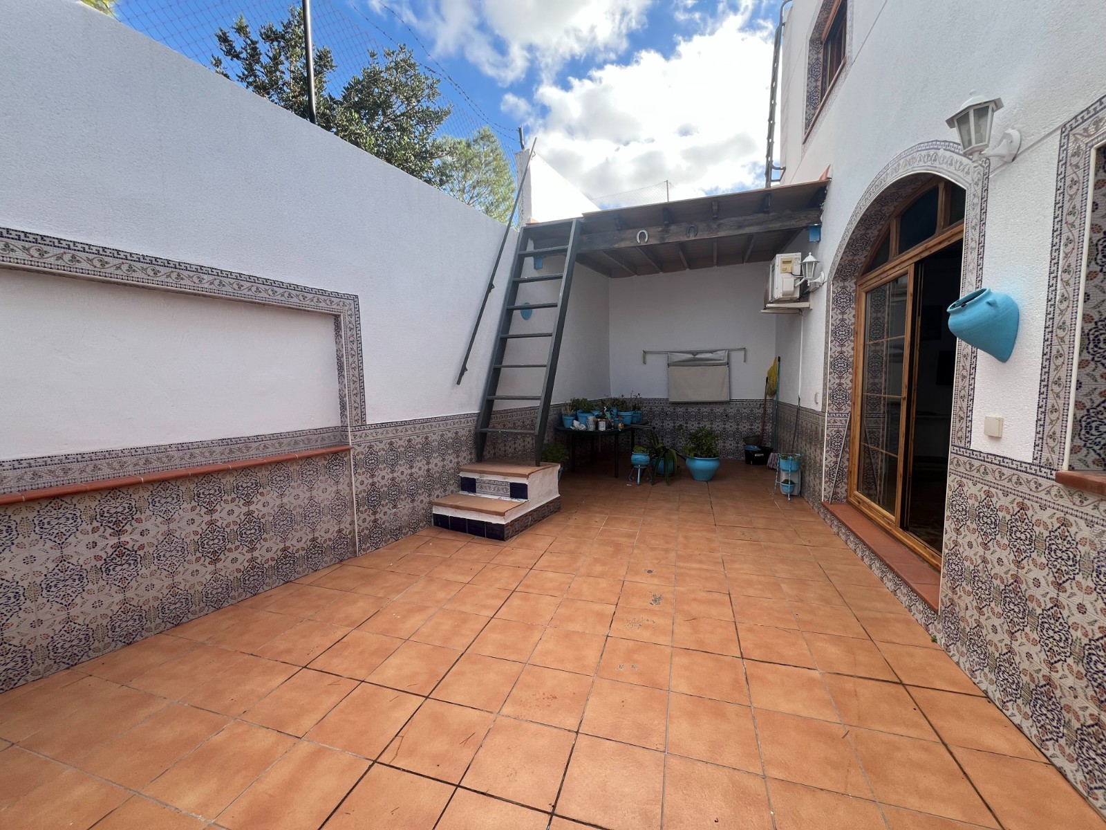 Rijwoning met 4 Slaapkamers in Sax, Alicante, met Dakterras en Ruime Garage