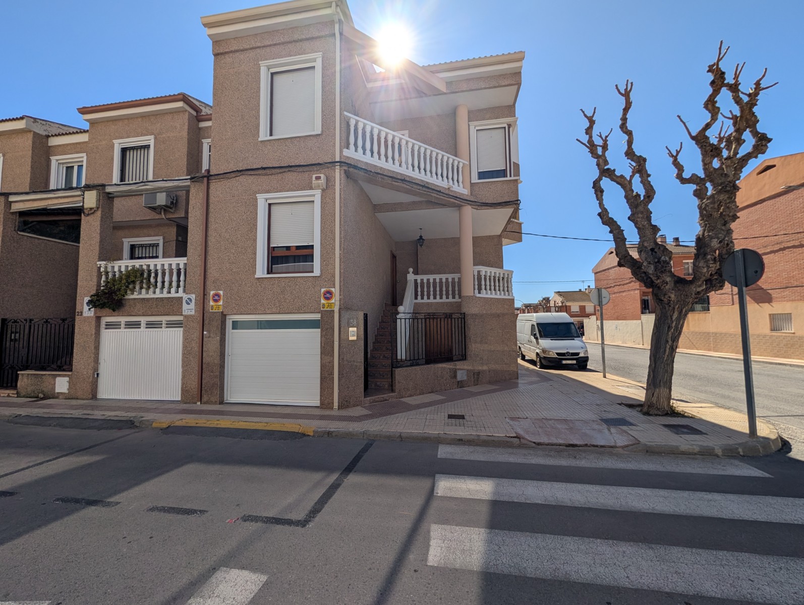 Rijtjeshuis met Vijf Slaapkamers in Sax, Alicante en Grote Garage