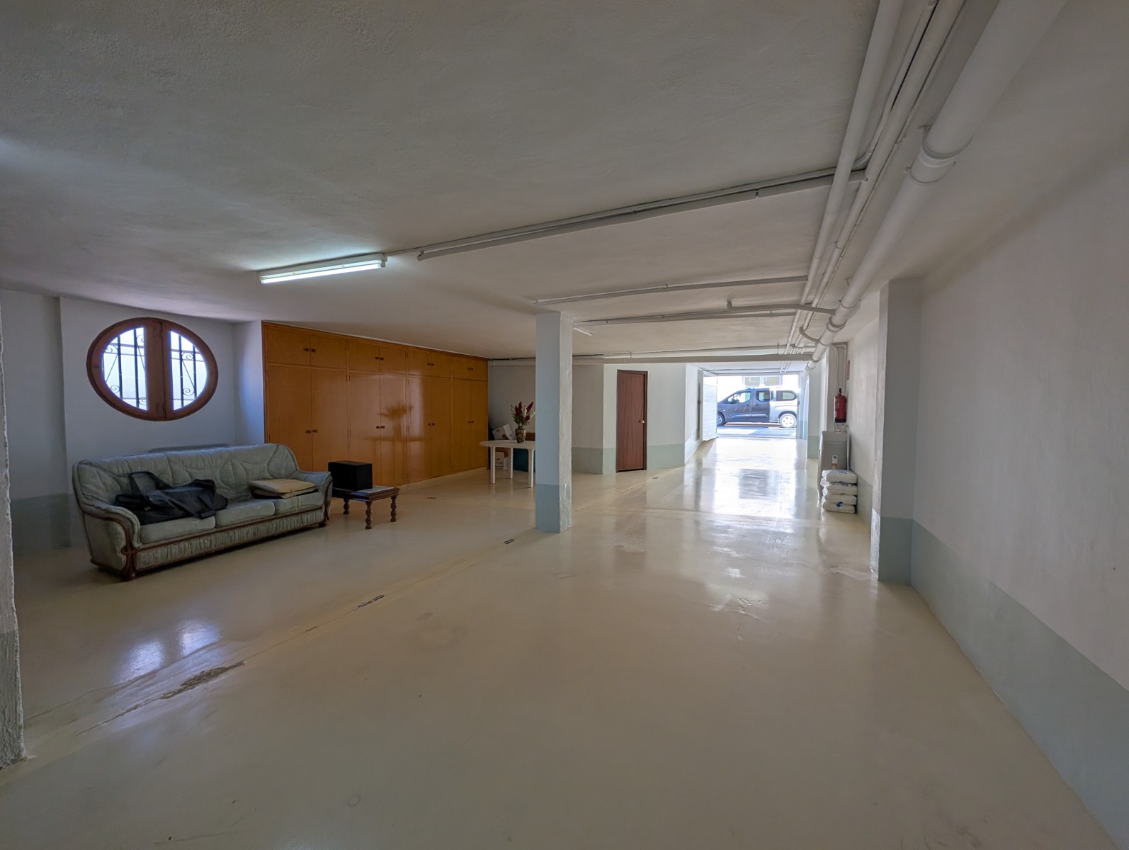 Rijtjeshuis met Vijf Slaapkamers in Sax, Alicante en Grote Garage