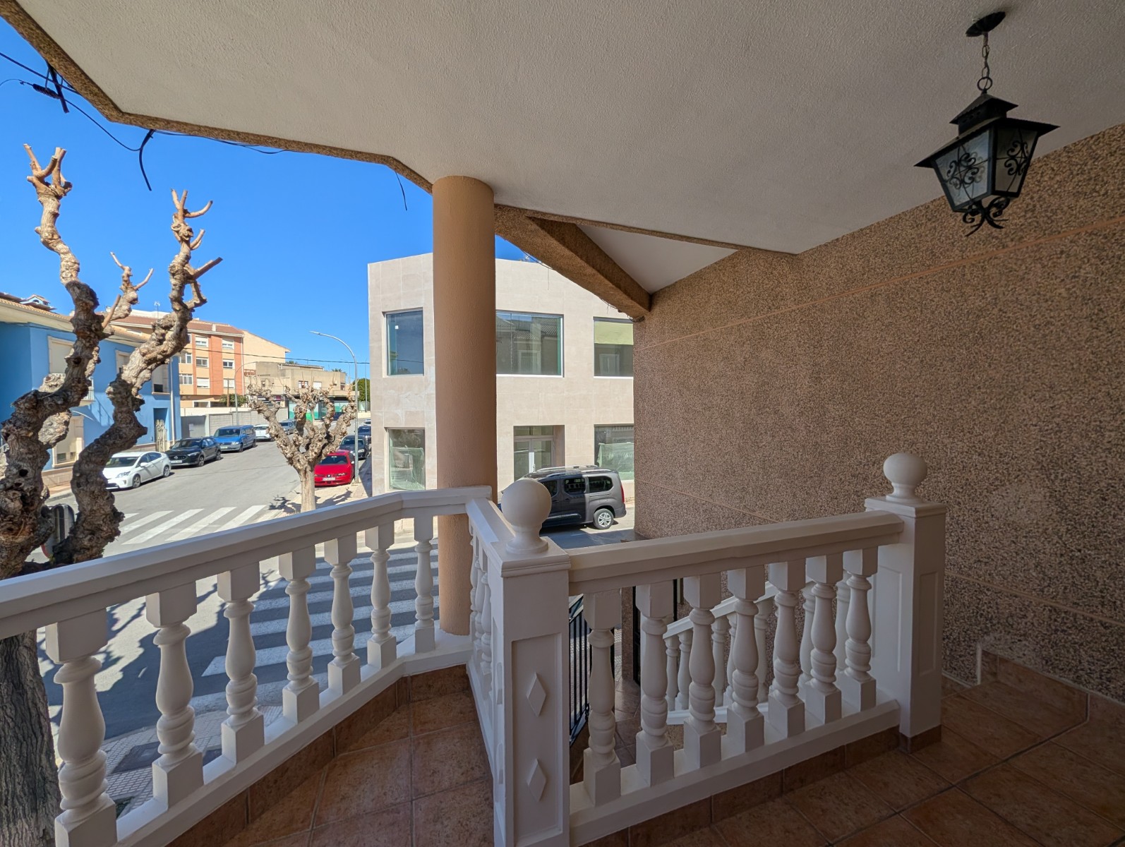 Rijtjeshuis met Vijf Slaapkamers in Sax, Alicante en Grote Garage