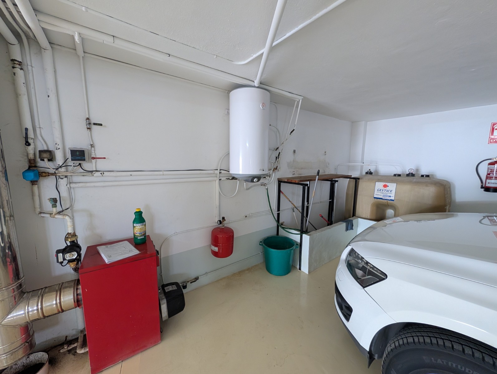 Rijtjeshuis met Vijf Slaapkamers in Sax, Alicante en Grote Garage