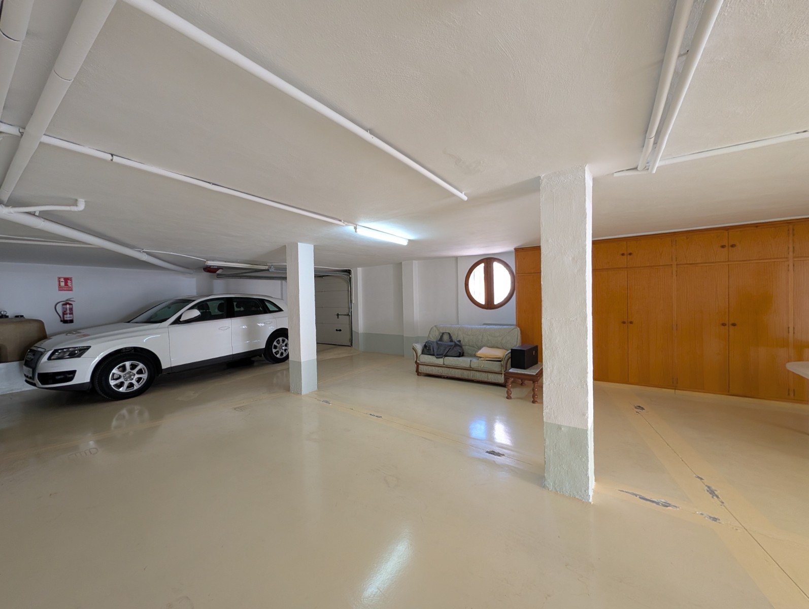 Rijtjeshuis met Vijf Slaapkamers in Sax, Alicante en Grote Garage