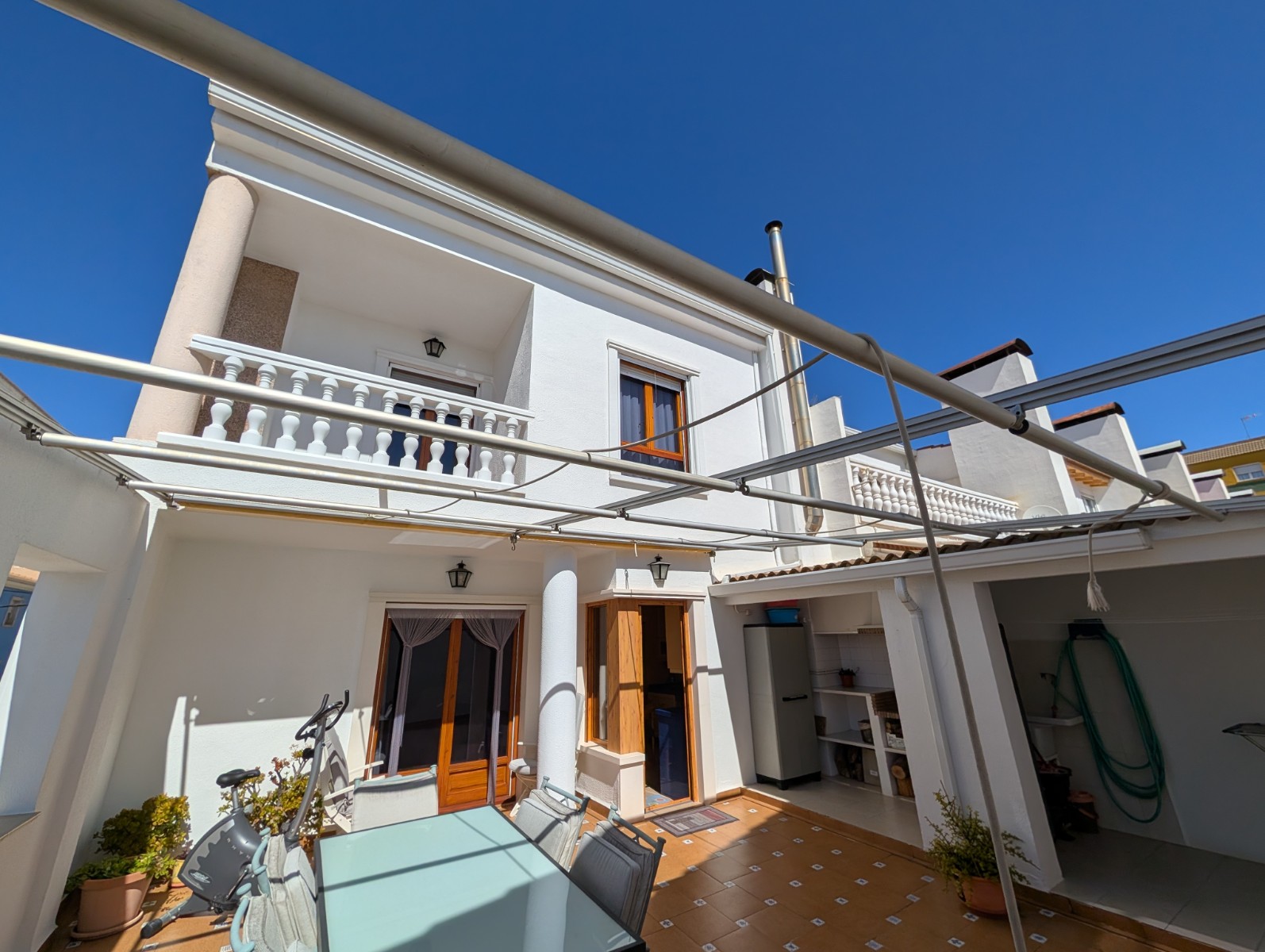 Rijtjeshuis met Vijf Slaapkamers in Sax, Alicante en Grote Garage