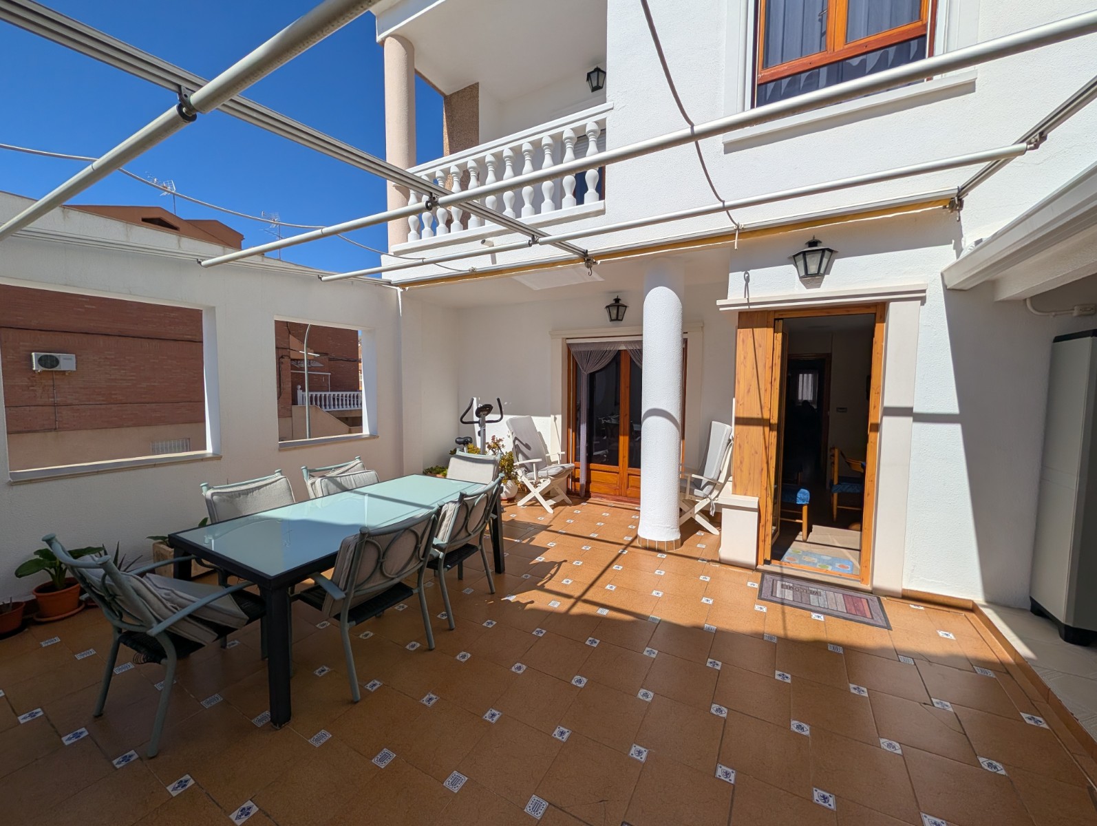 Rijtjeshuis met Vijf Slaapkamers in Sax, Alicante en Grote Garage