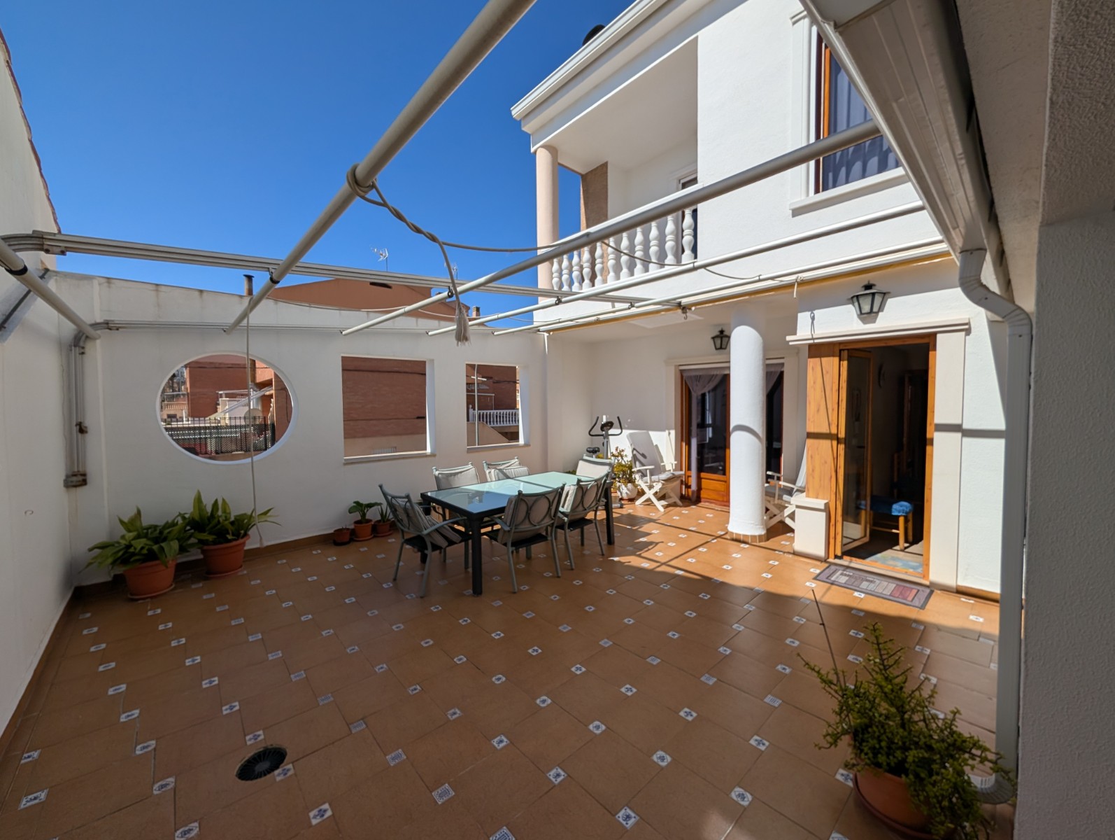 Rijtjeshuis met Vijf Slaapkamers in Sax, Alicante en Grote Garage