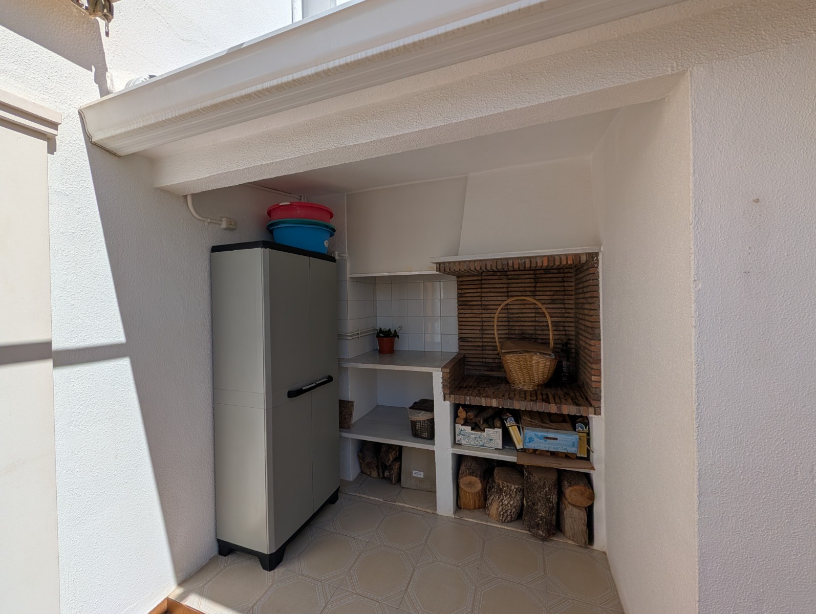 Rijtjeshuis met Vijf Slaapkamers in Sax, Alicante en Grote Garage