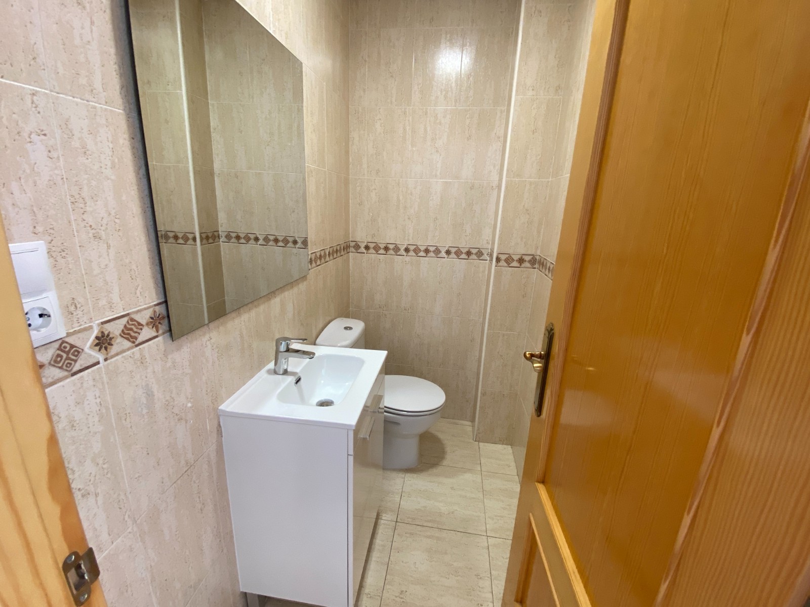 Townhouse with 4 Bedrooms in Salinas Offering Open Views