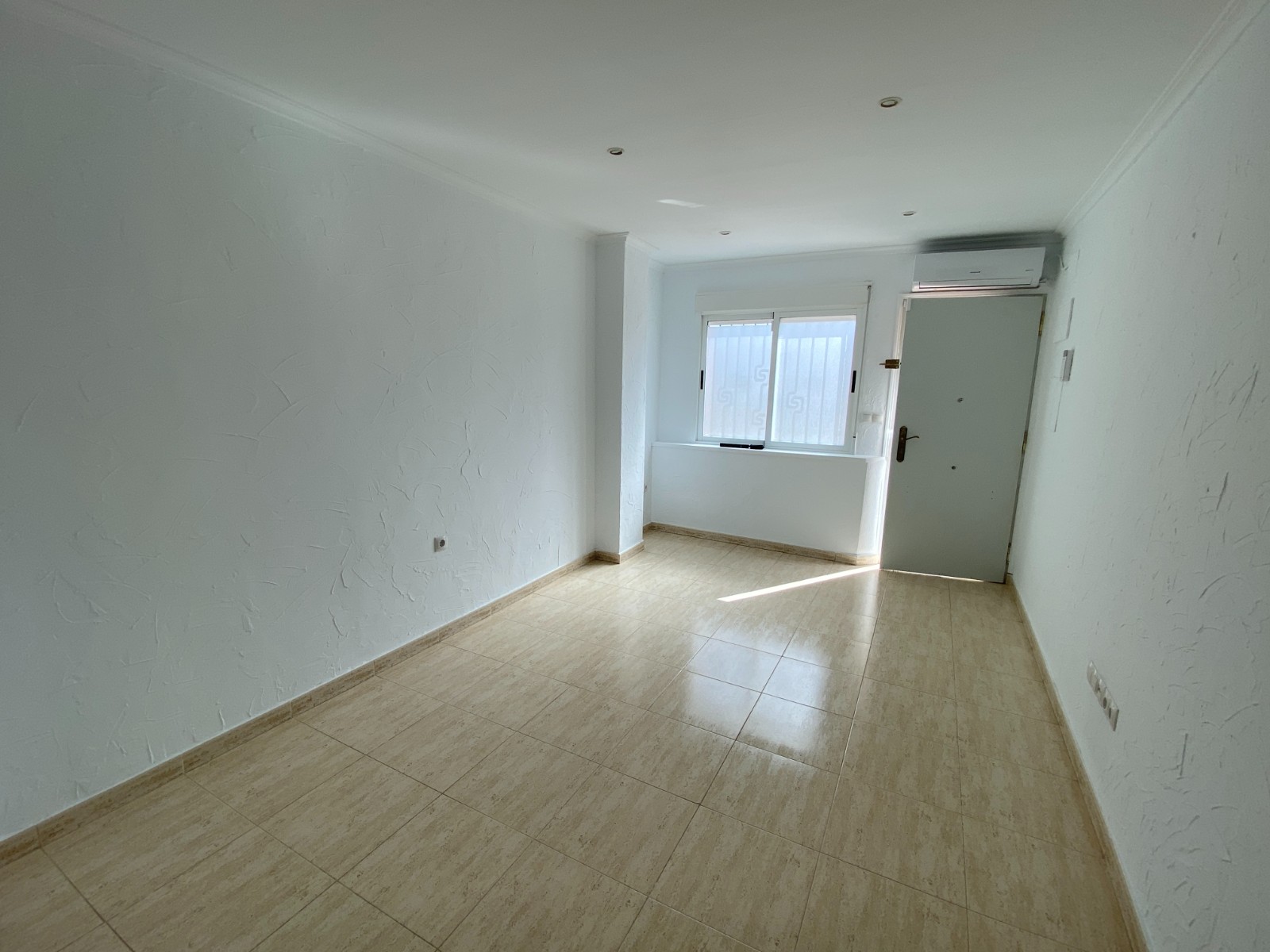 Townhouse with 4 Bedrooms in Salinas Offering Open Views