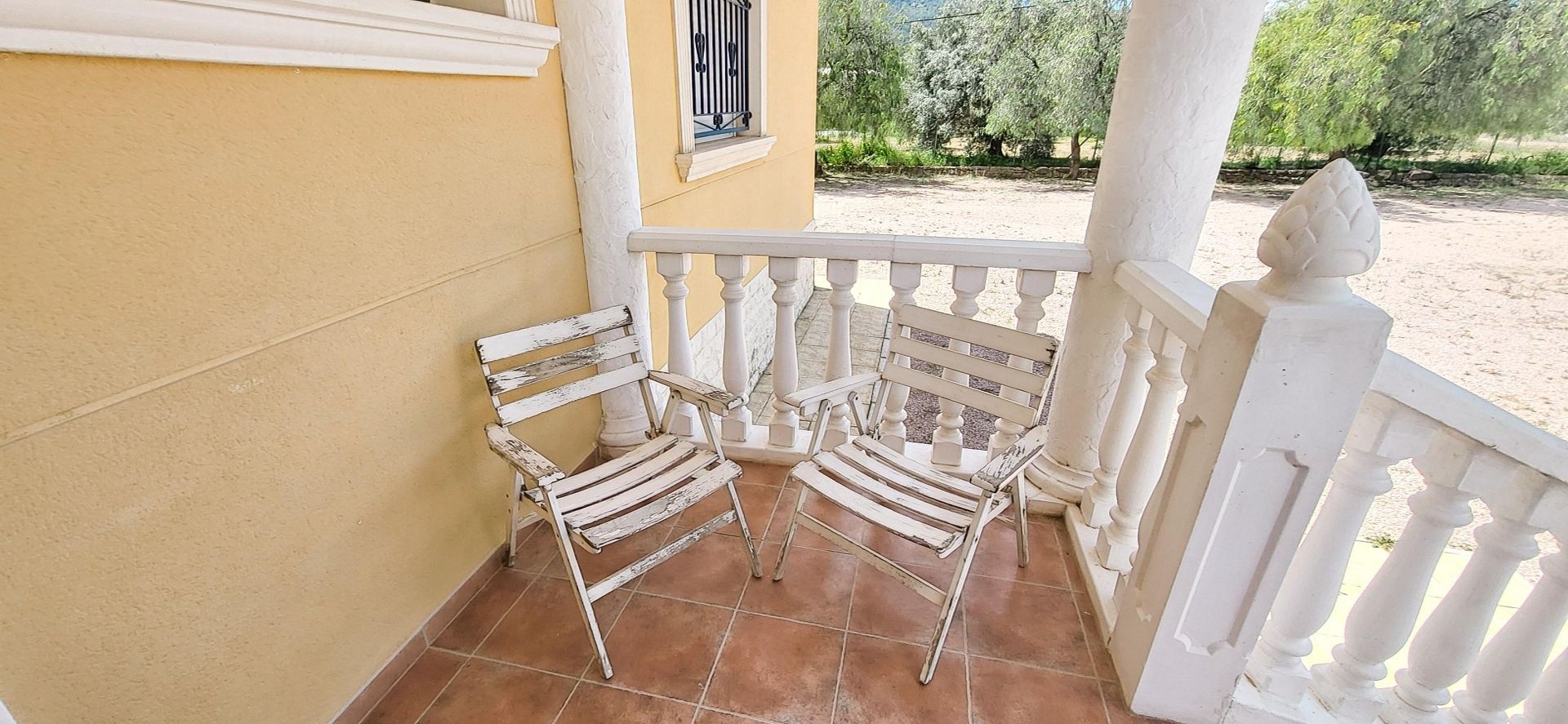 Villa with 4 Bedrooms and Pool in La Romana, Large Plot