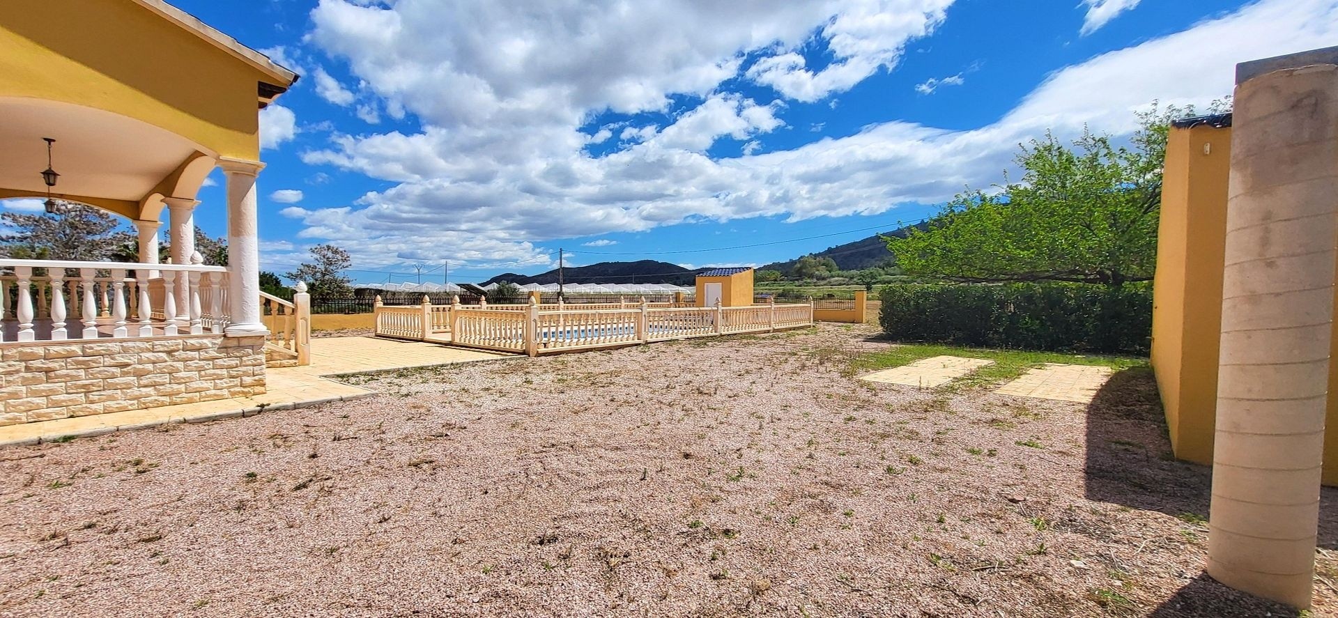 Villa with 4 Bedrooms and Pool in La Romana, Large Plot