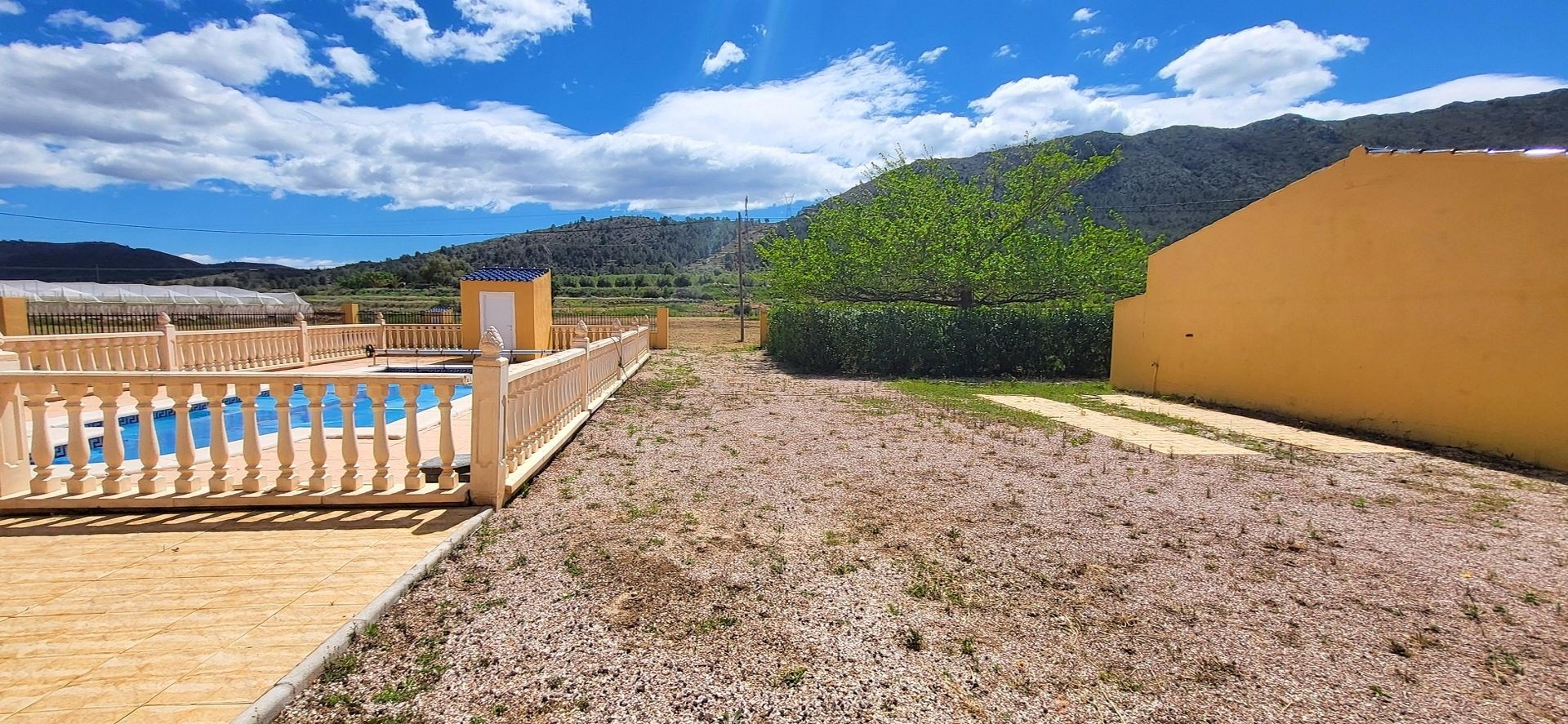 Villa with 4 Bedrooms and Pool in La Romana, Large Plot