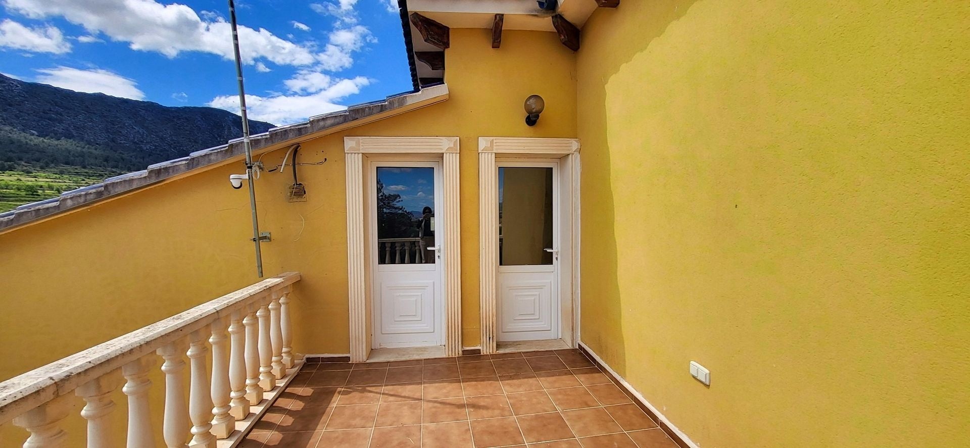 Villa with 4 Bedrooms and Pool in La Romana, Large Plot