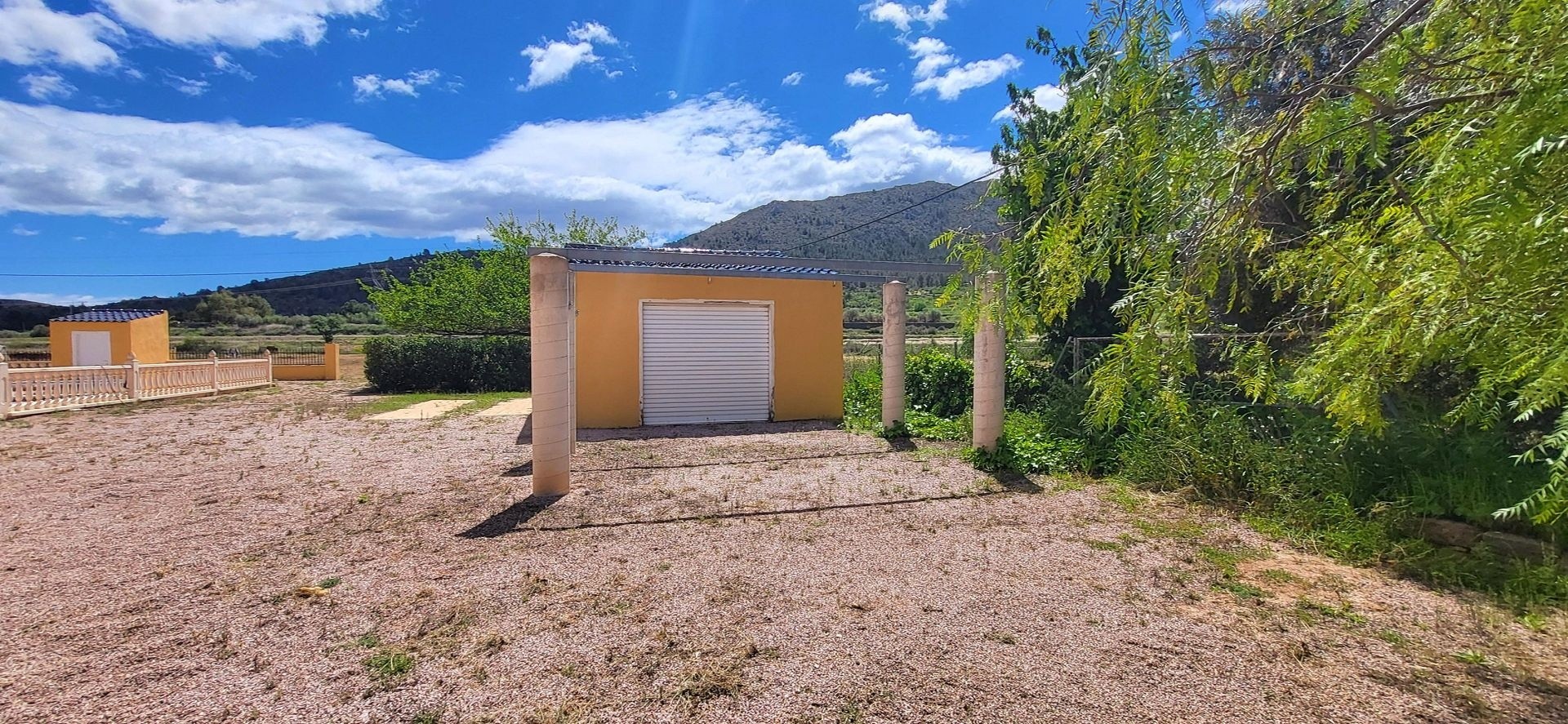 Villa with 4 Bedrooms and Pool in La Romana, Large Plot