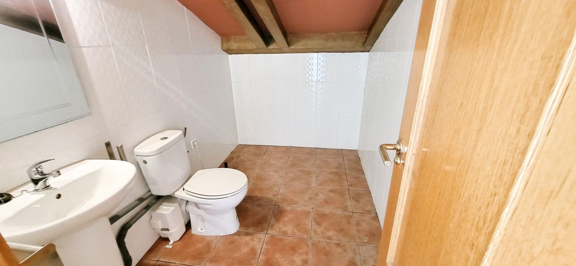 Villa with 4 Bedrooms and Pool in La Romana, Large Plot