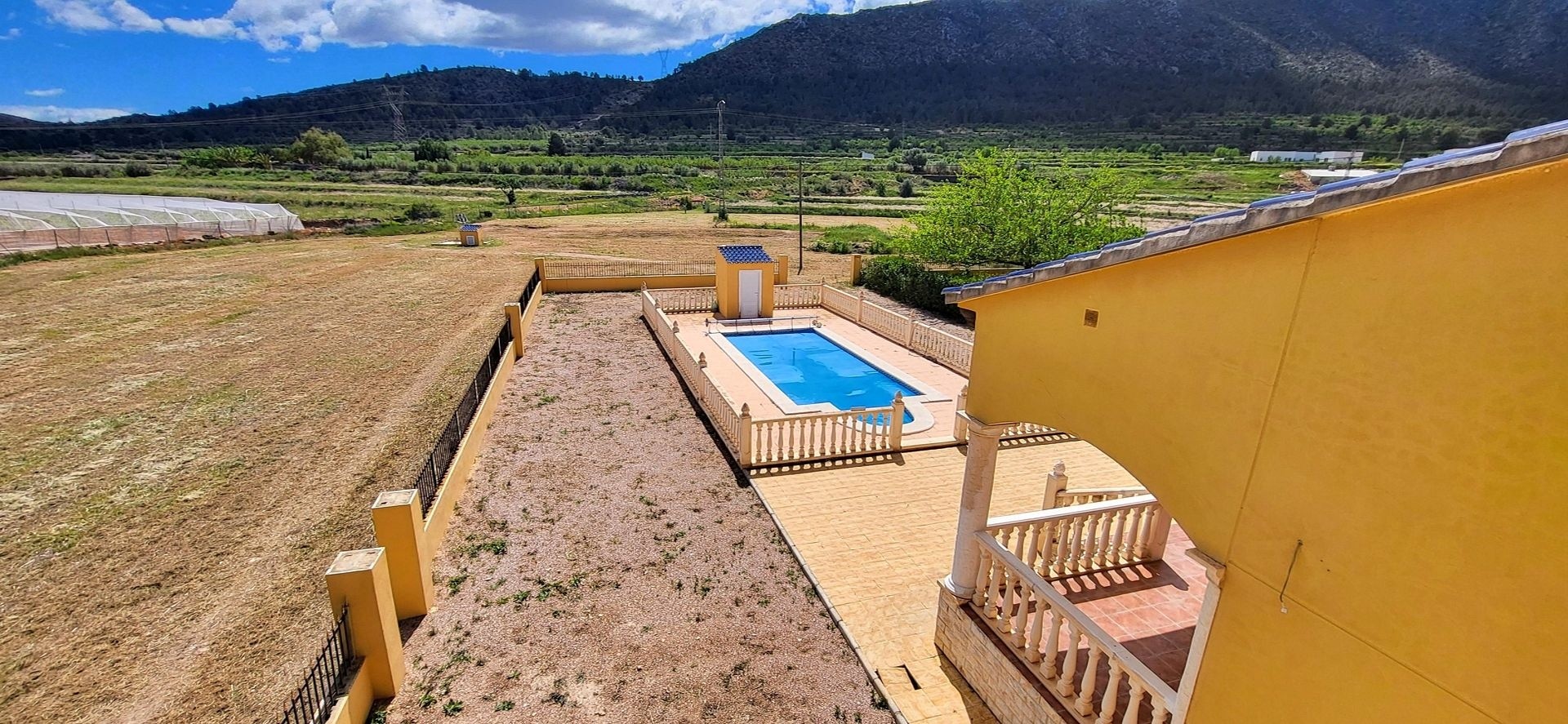 Villa with 4 Bedrooms and Pool in La Romana, Large Plot