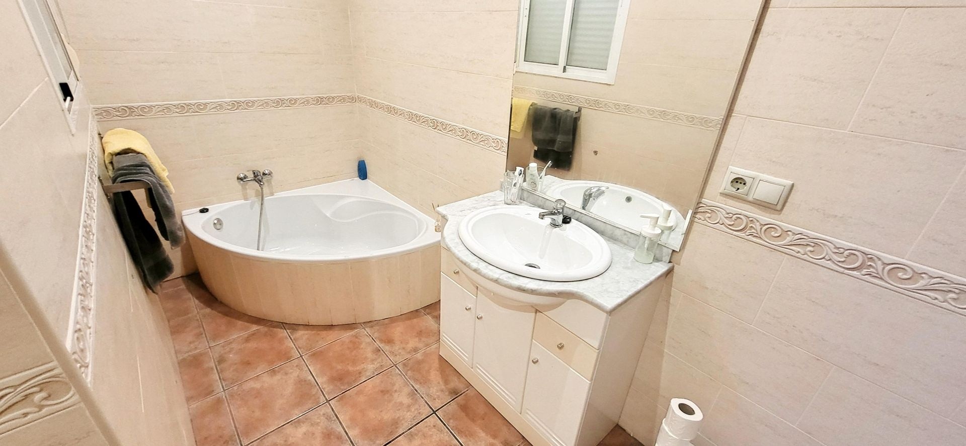 Villa with 4 Bedrooms and Pool in La Romana, Large Plot