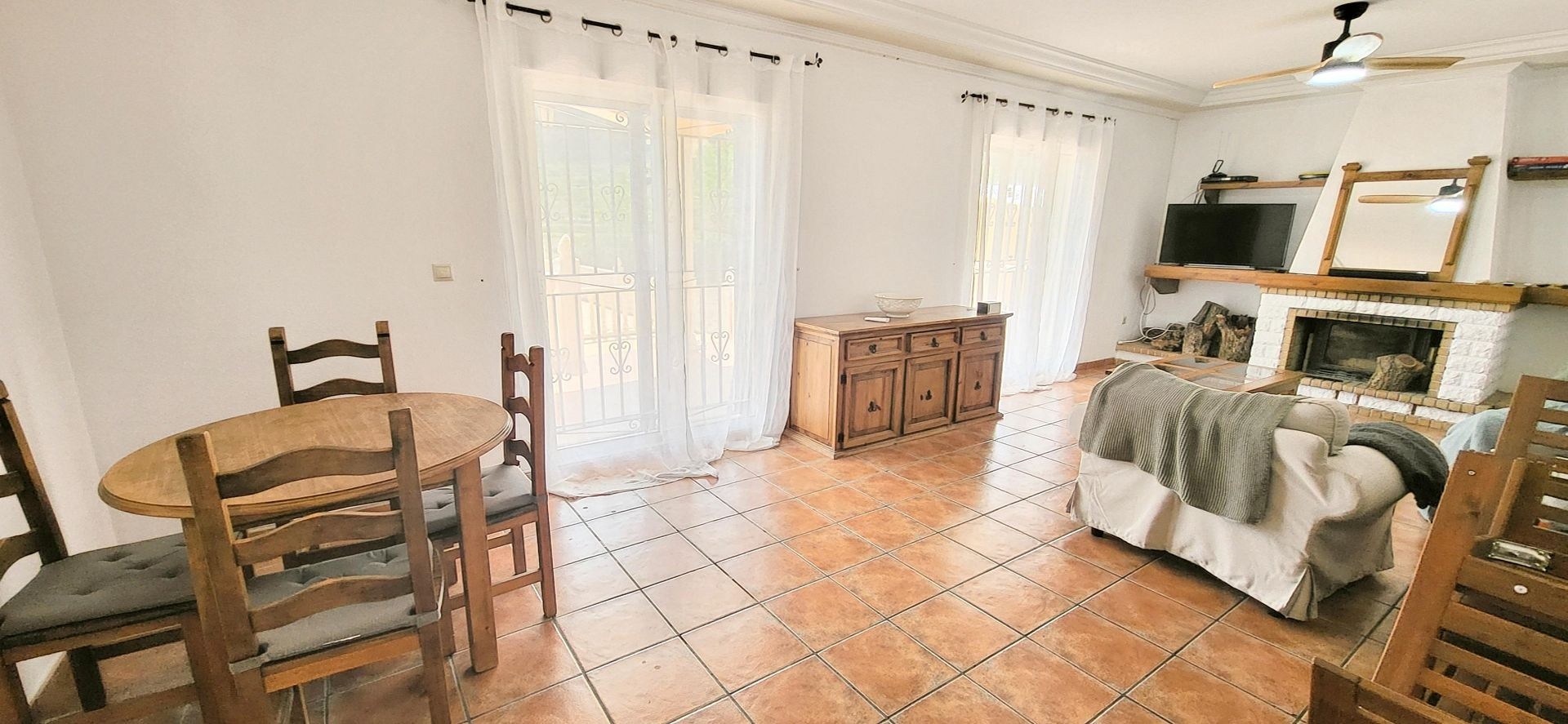 Villa with 4 Bedrooms and Pool in La Romana, Large Plot