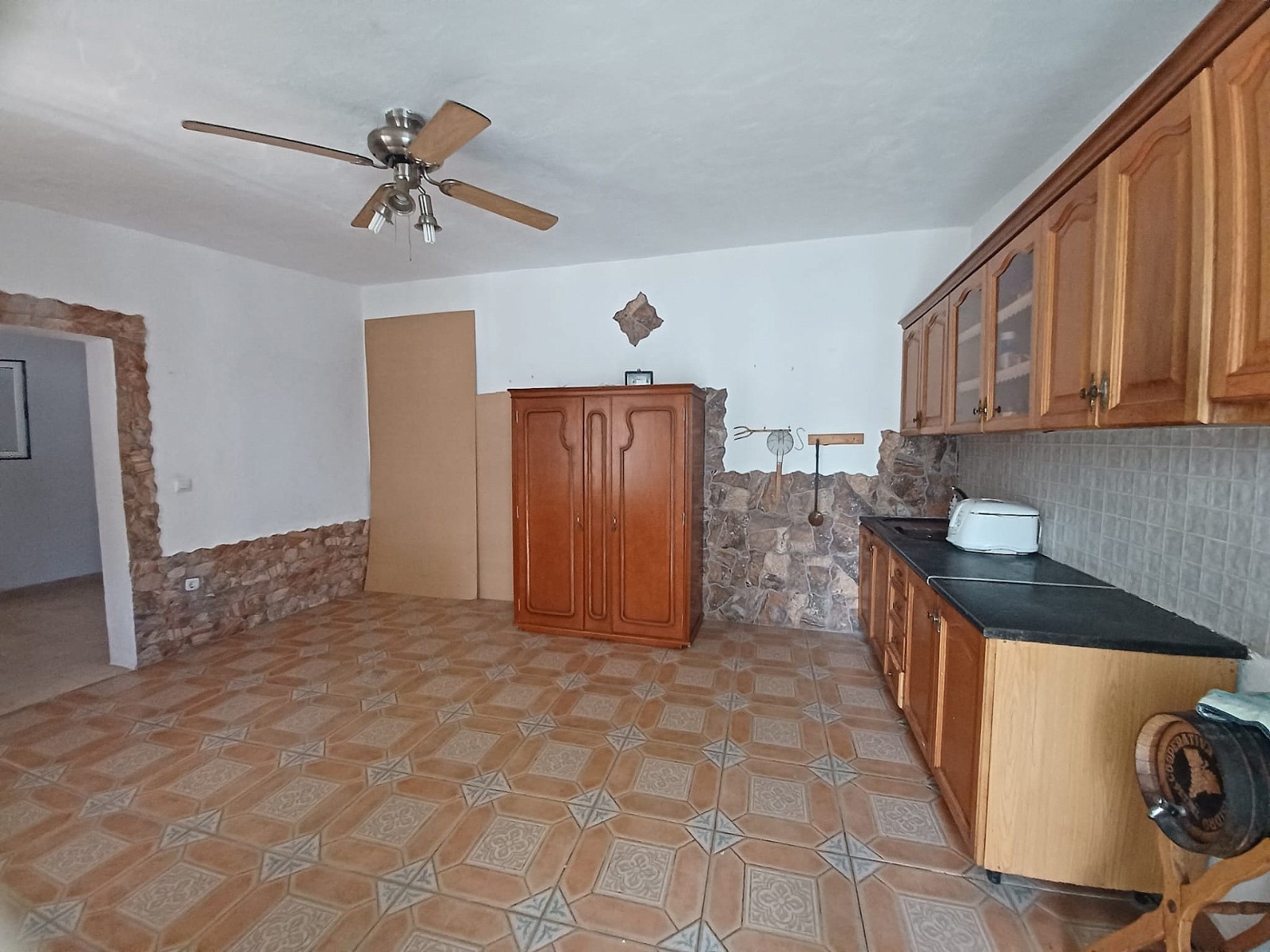 Villa, 5 Bedrooms, Sax, Expansive Plot with Pool and Olive Grove