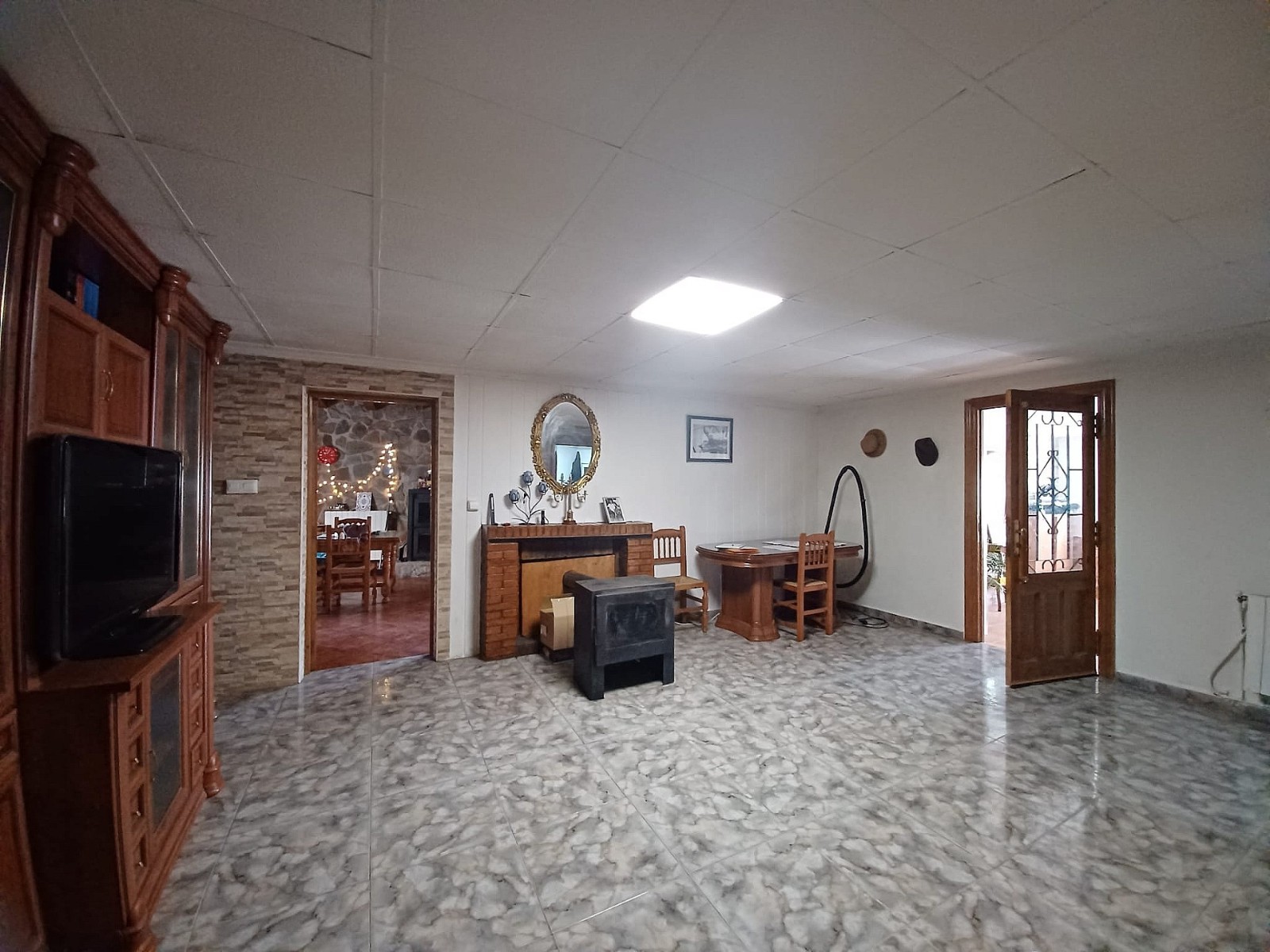 Villa, 5 Bedrooms, Sax, Expansive Plot with Pool and Olive Grove