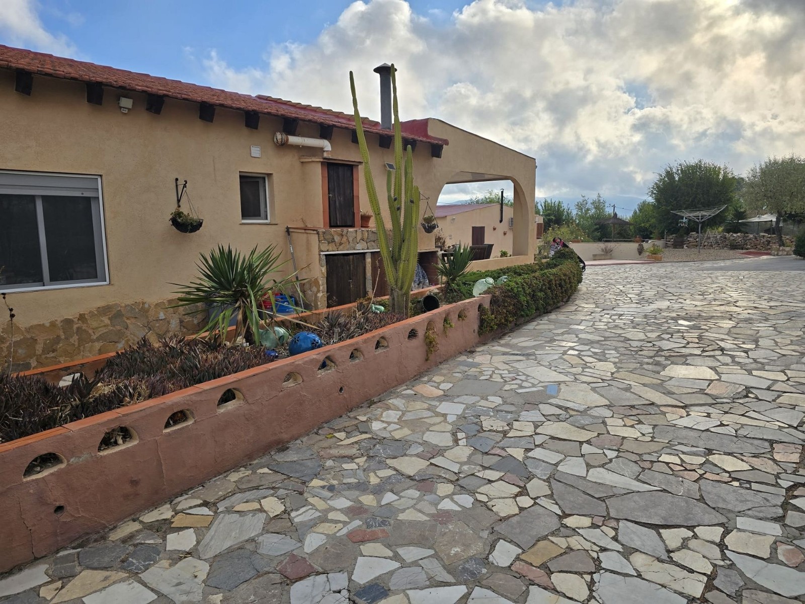 Villa with 5 Bedrooms and Pool in Sax, Alicante