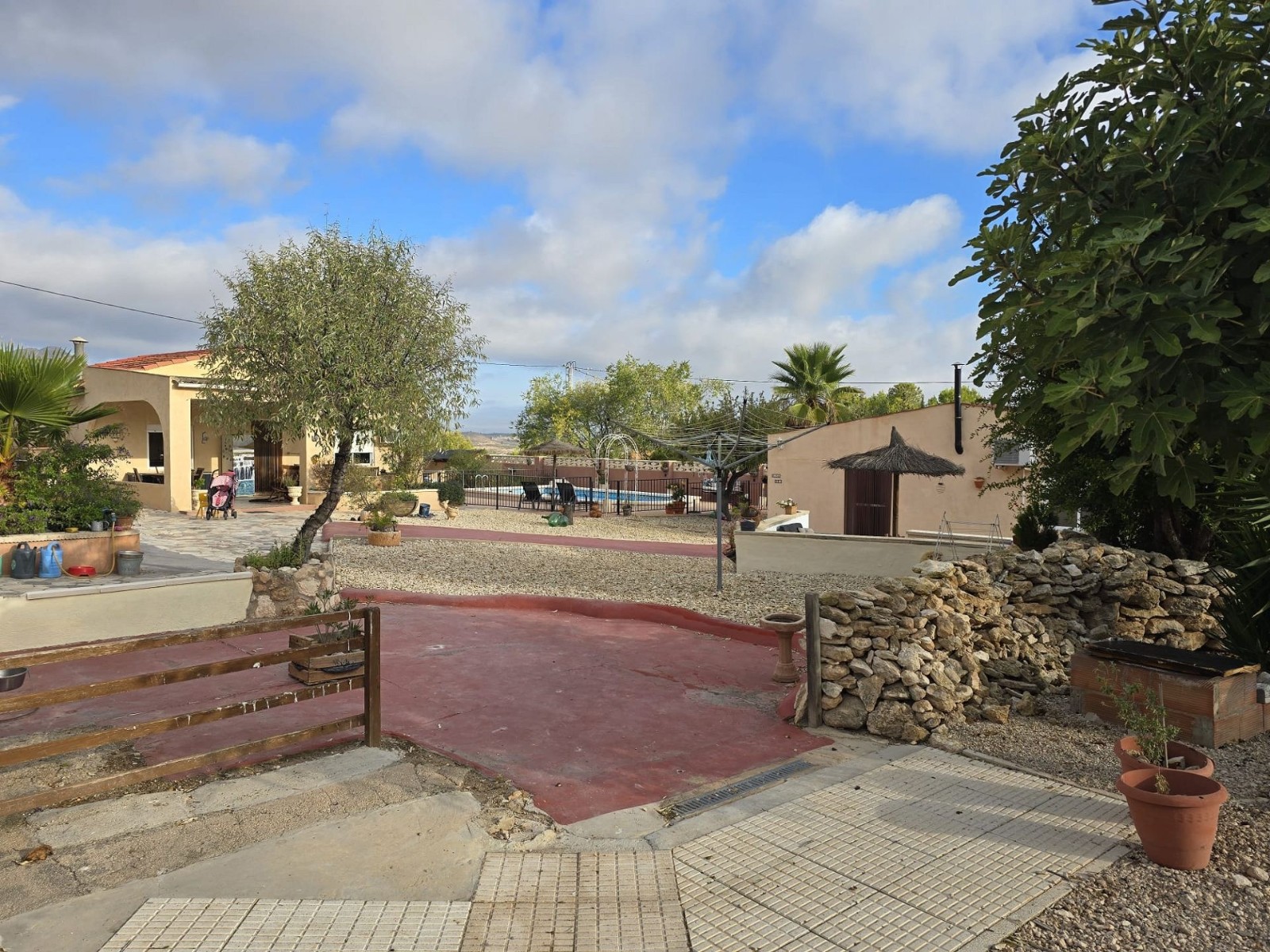 Villa with 5 Bedrooms and Pool in Sax, Alicante