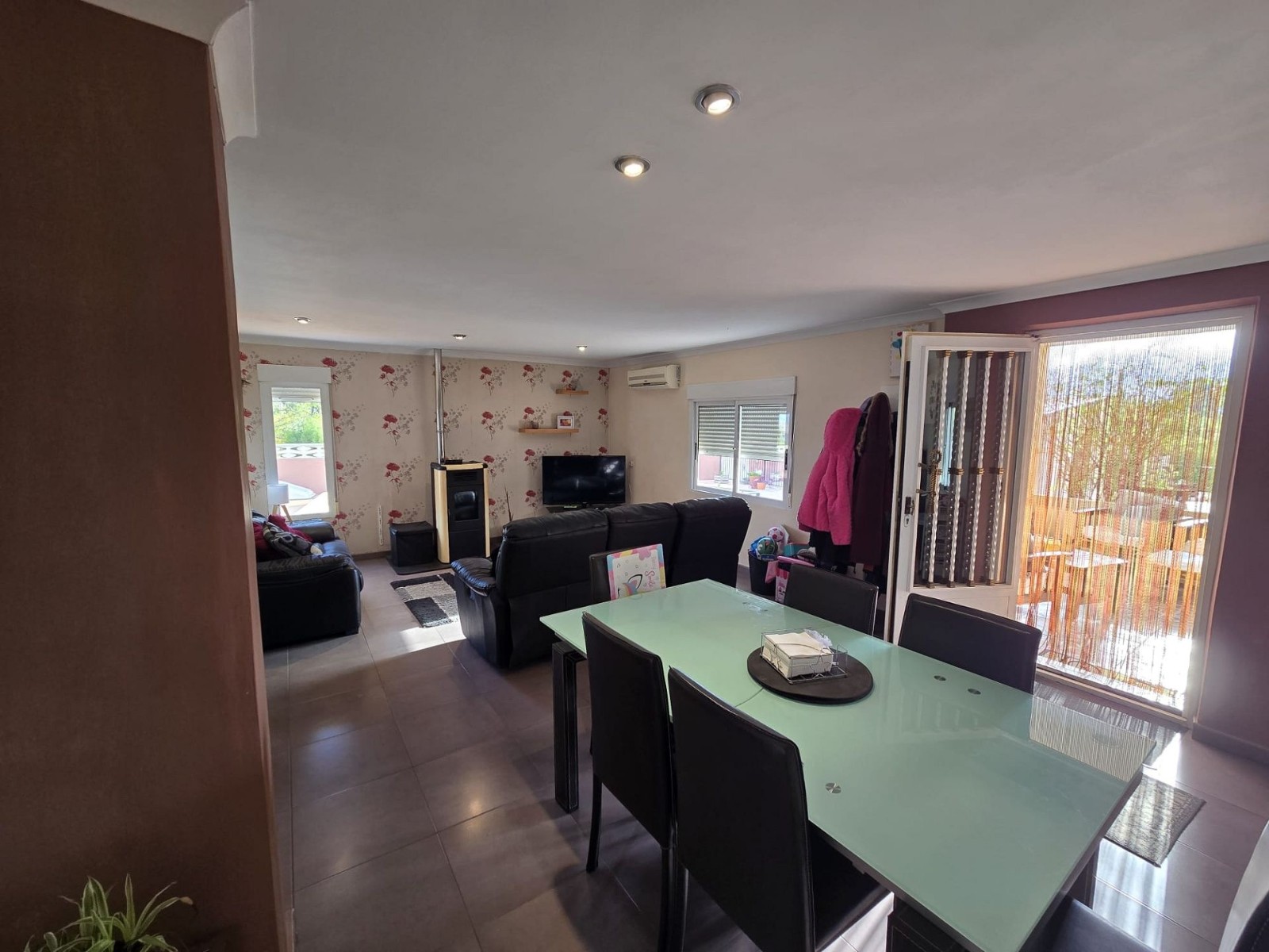 Villa with 5 Bedrooms and Pool in Sax, Alicante