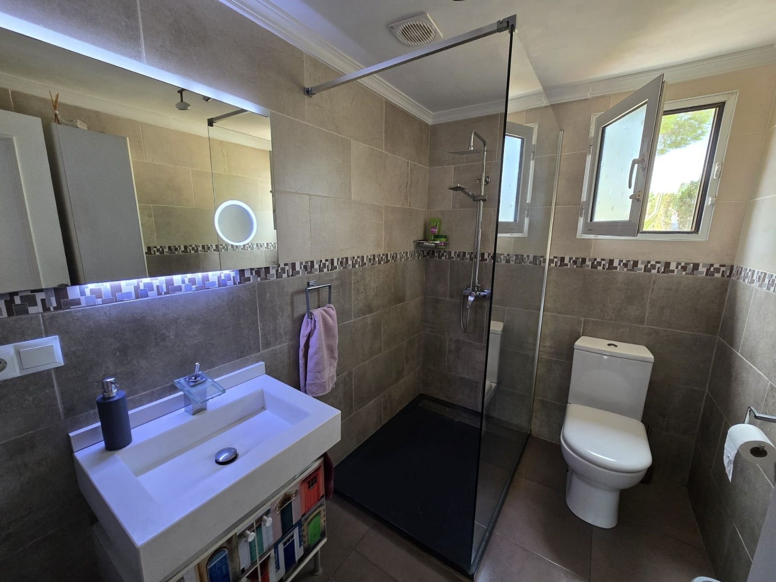 Villa with 5 Bedrooms and Pool in Sax, Alicante