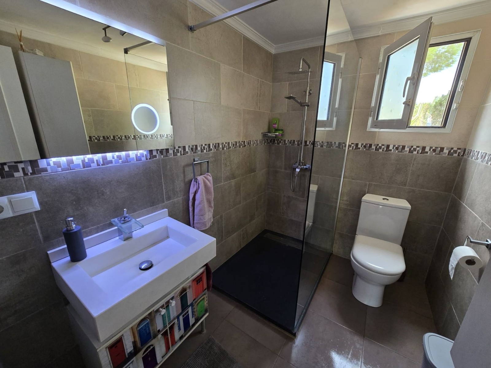 Villa with 5 Bedrooms and Pool in Sax, Alicante