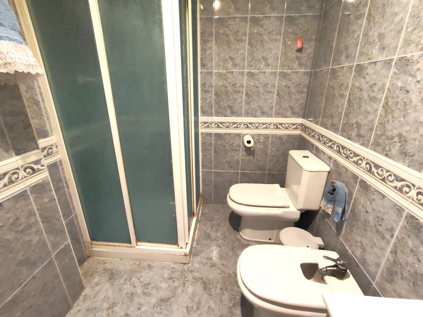 Stadswoning met Vier Slaapkamers in Sax, Alicante