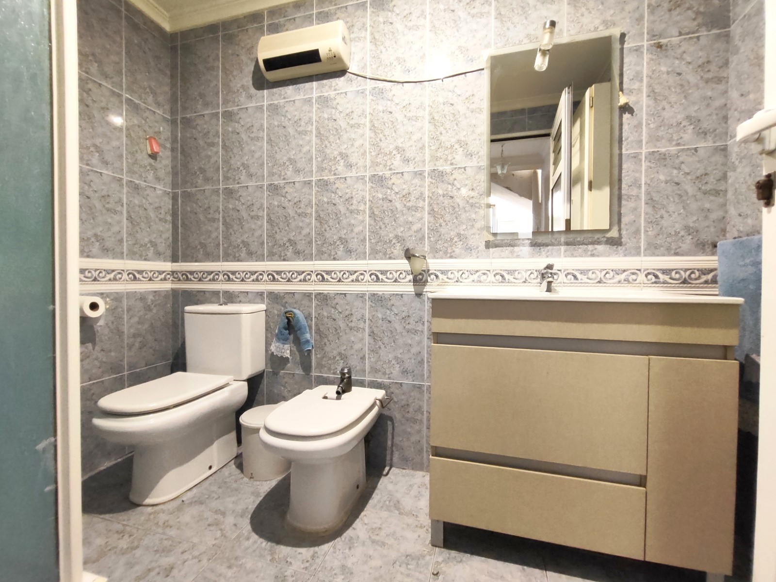 Stadswoning met Vier Slaapkamers in Sax, Alicante