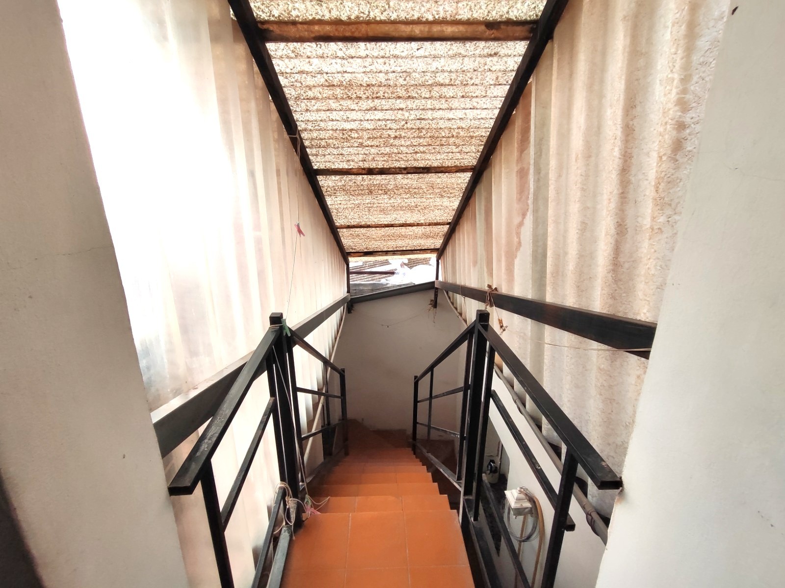 Stadswoning met Vier Slaapkamers in Sax, Alicante