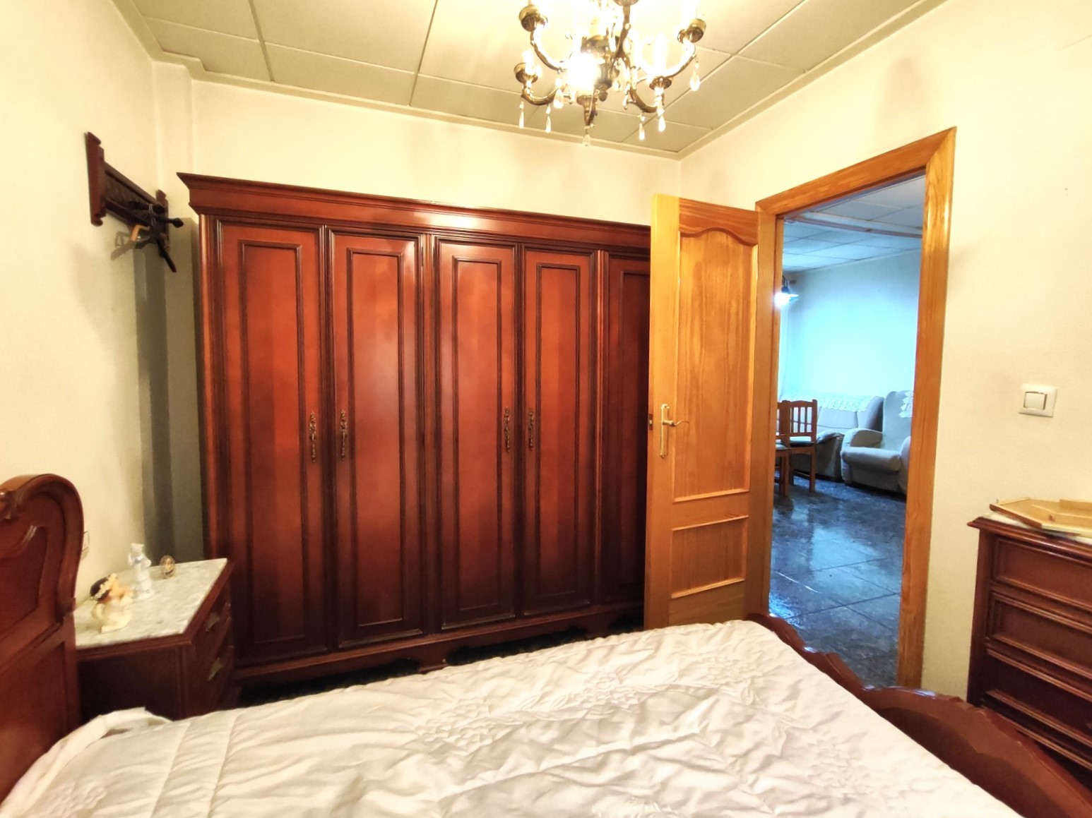 Stadswoning met Vier Slaapkamers in Sax, Alicante