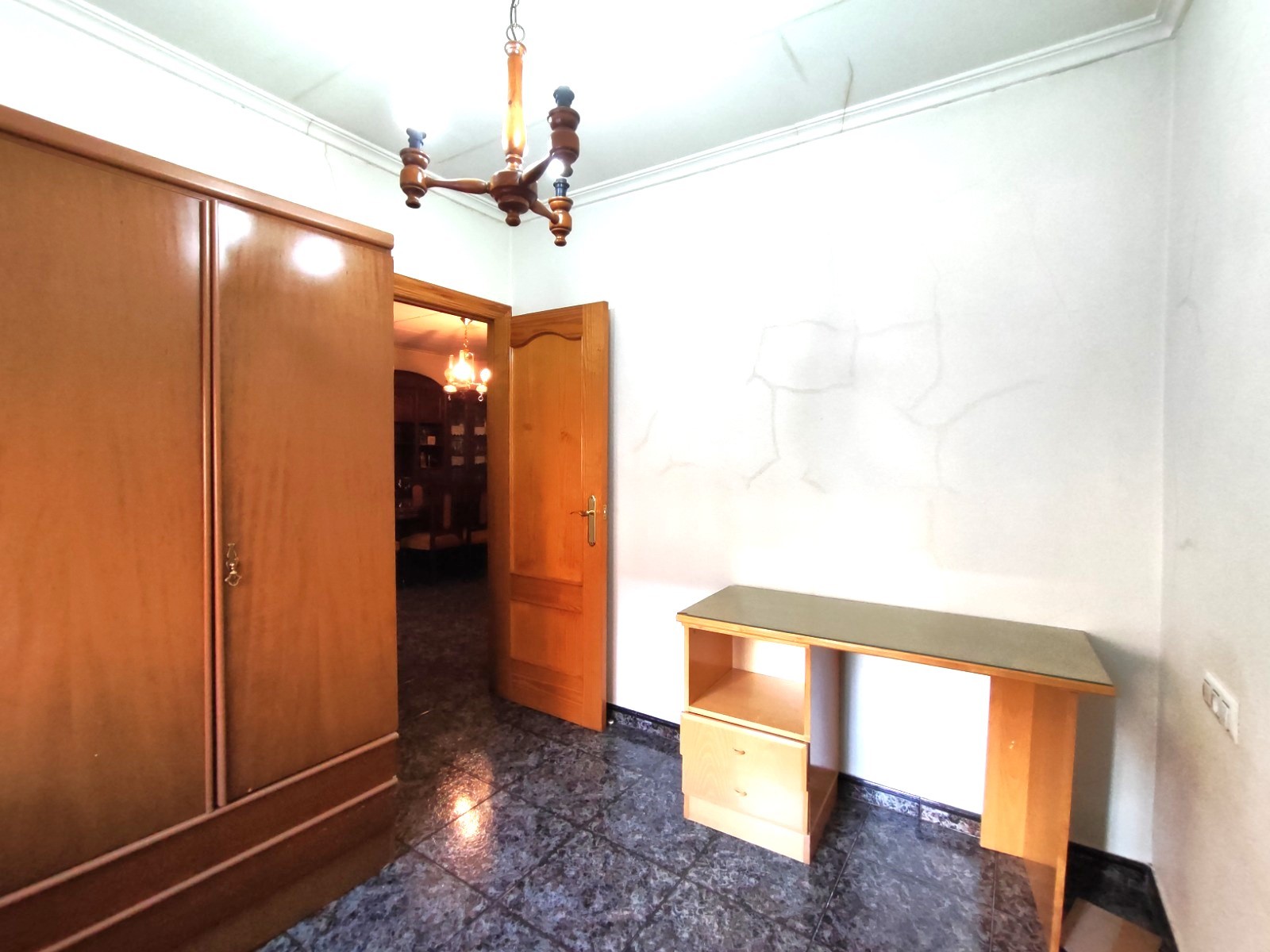 Stadswoning met Vier Slaapkamers in Sax, Alicante