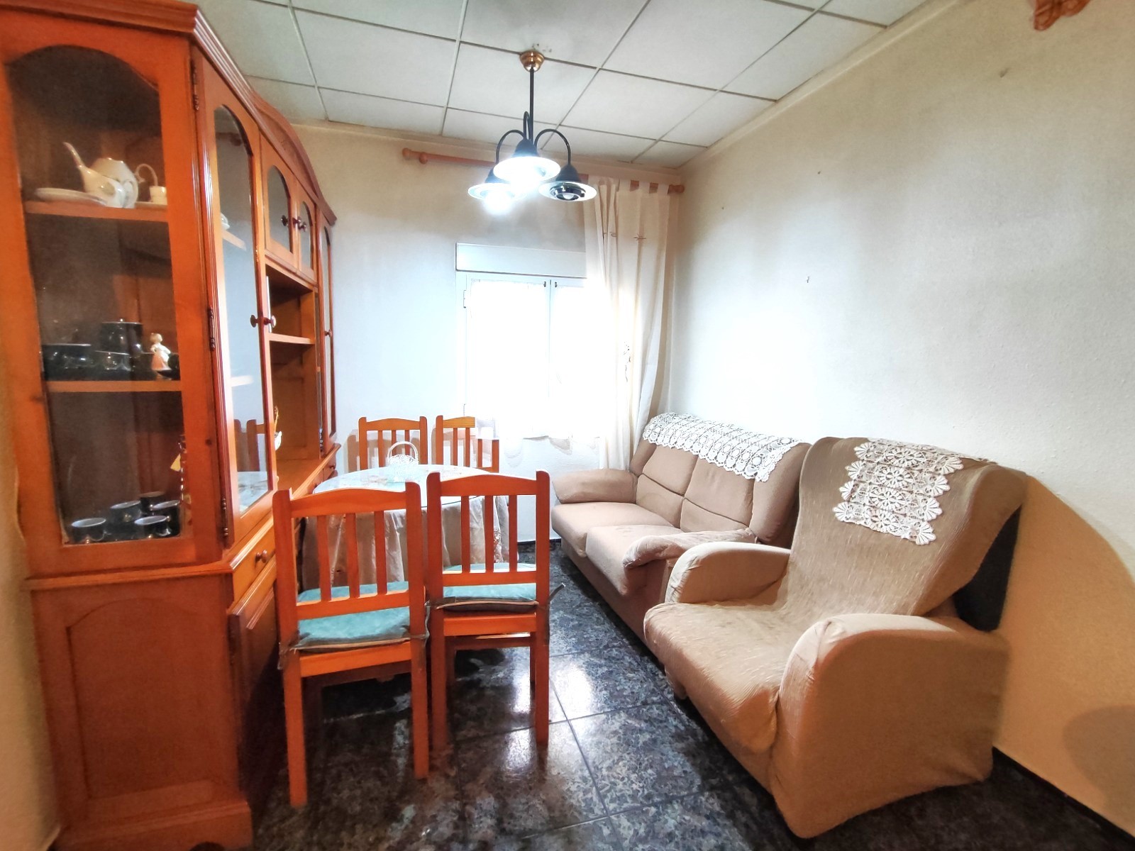 Stadswoning met Vier Slaapkamers in Sax, Alicante