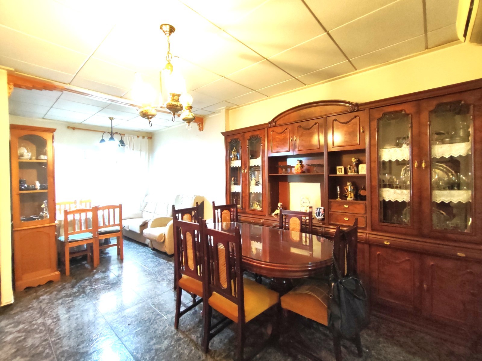 Stadswoning met Vier Slaapkamers in Sax, Alicante