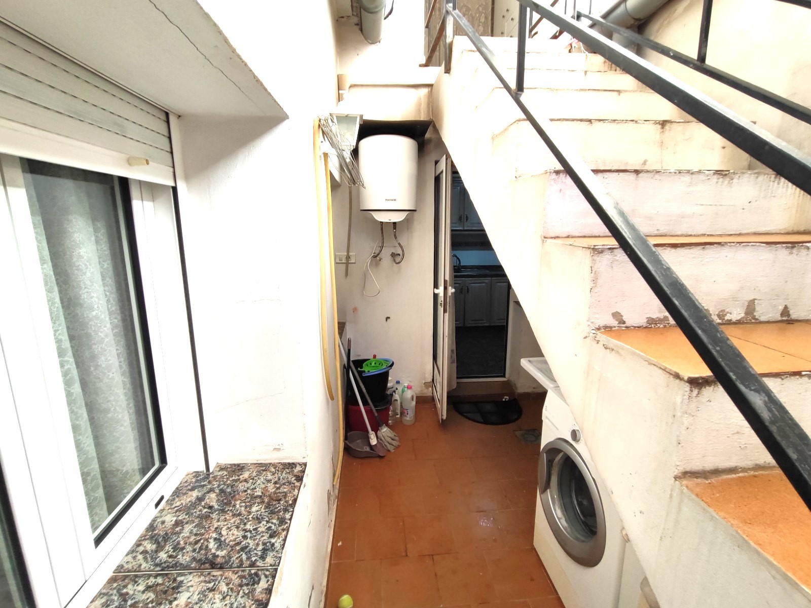 Stadswoning met Vier Slaapkamers in Sax, Alicante