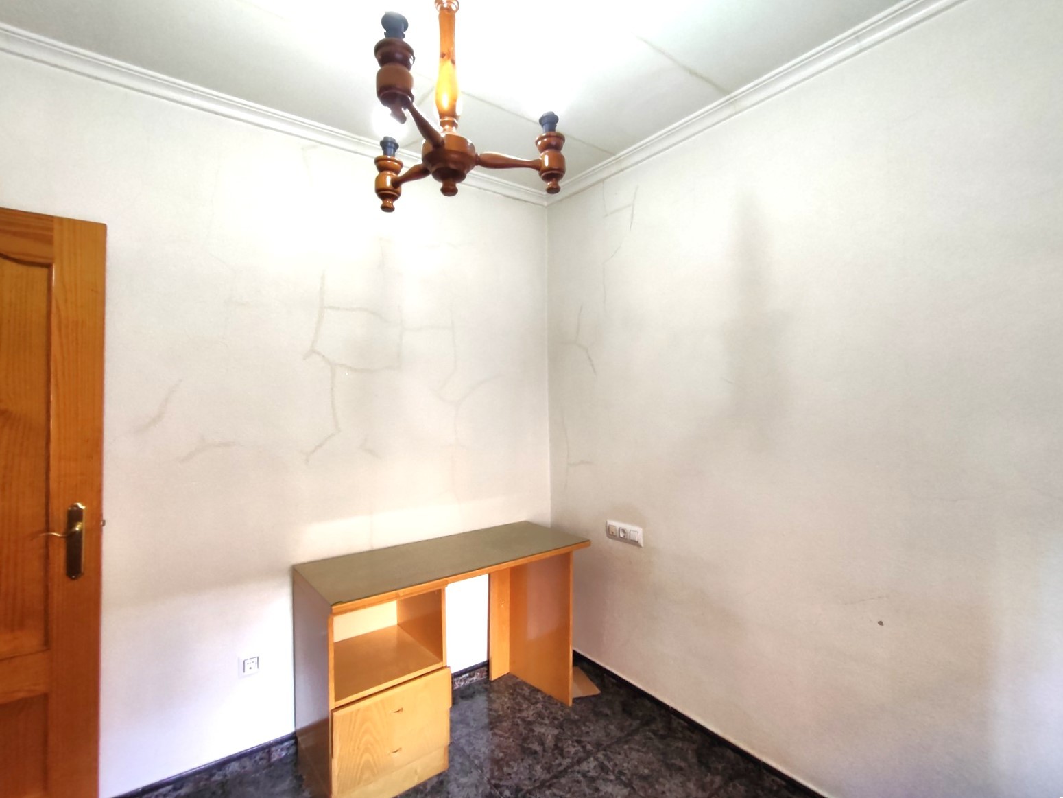 Stadswoning met Vier Slaapkamers in Sax, Alicante