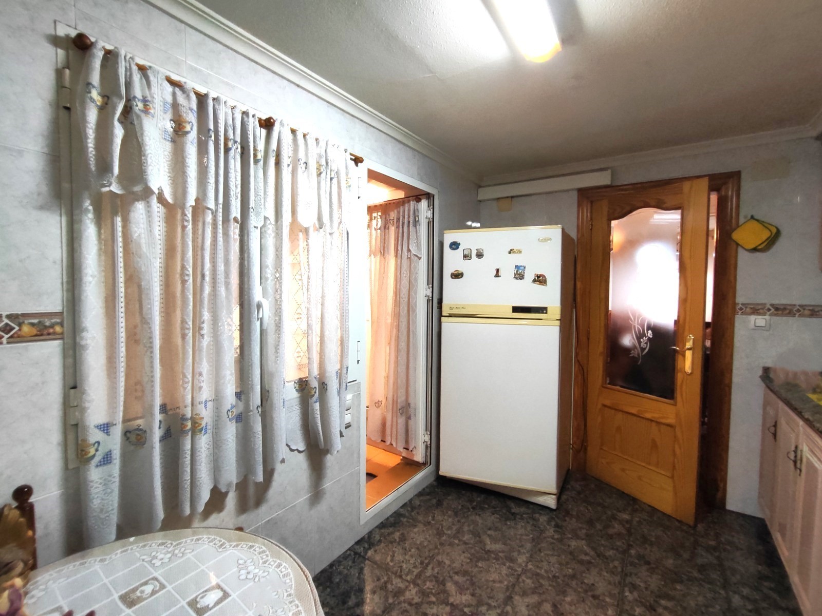 Stadswoning met Vier Slaapkamers in Sax, Alicante