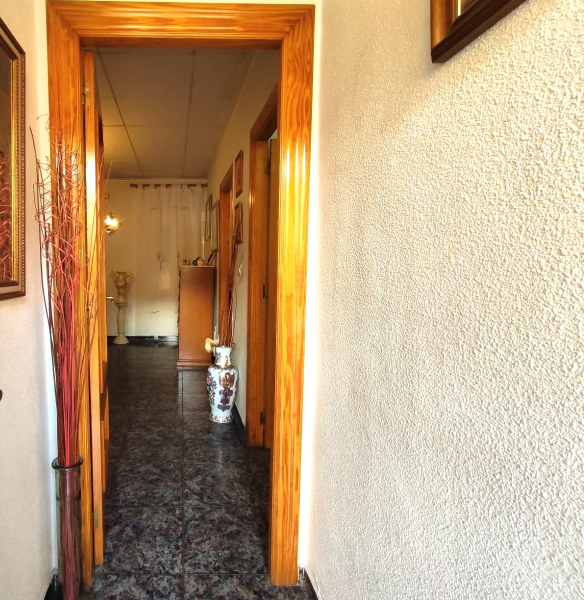 Stadswoning met Vier Slaapkamers in Sax, Alicante