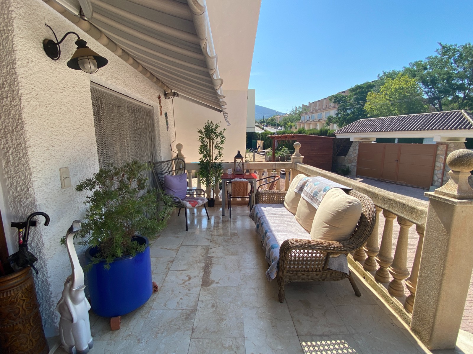 Six Bedroom Villa in Petrer, Alicante with Pool and Expansive Plot