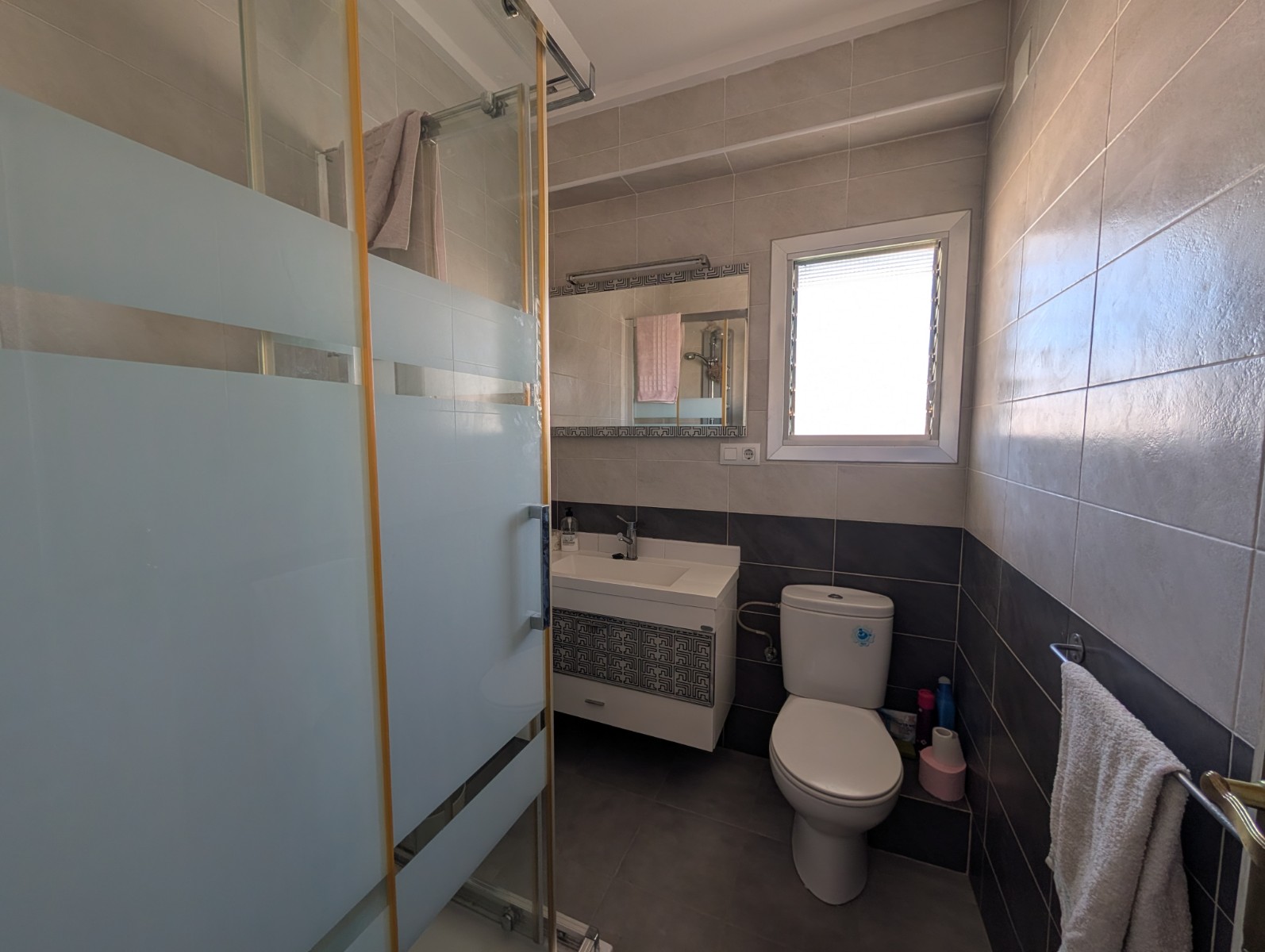 Three-Bedroom Apartment in El Campello with Sea Views