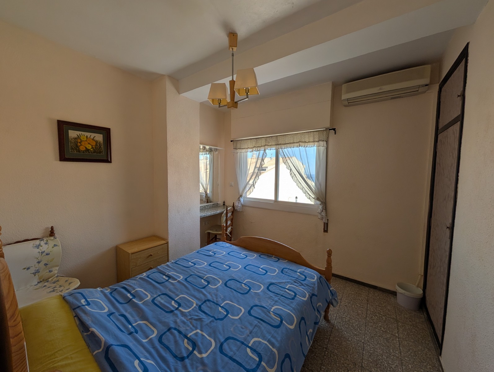 Three-Bedroom Apartment in El Campello with Sea Views