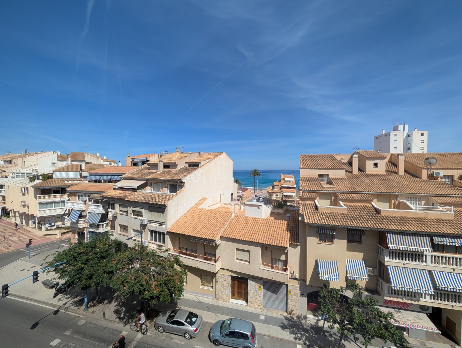 Three-Bedroom Apartment in El Campello with Sea Views