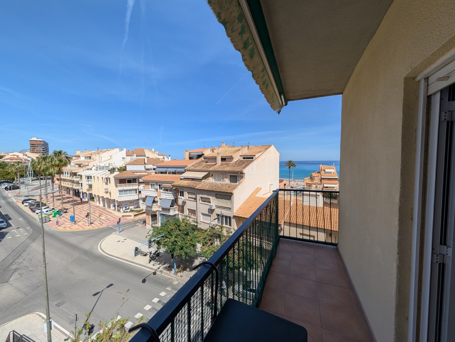 Three-Bedroom Apartment in El Campello with Sea Views