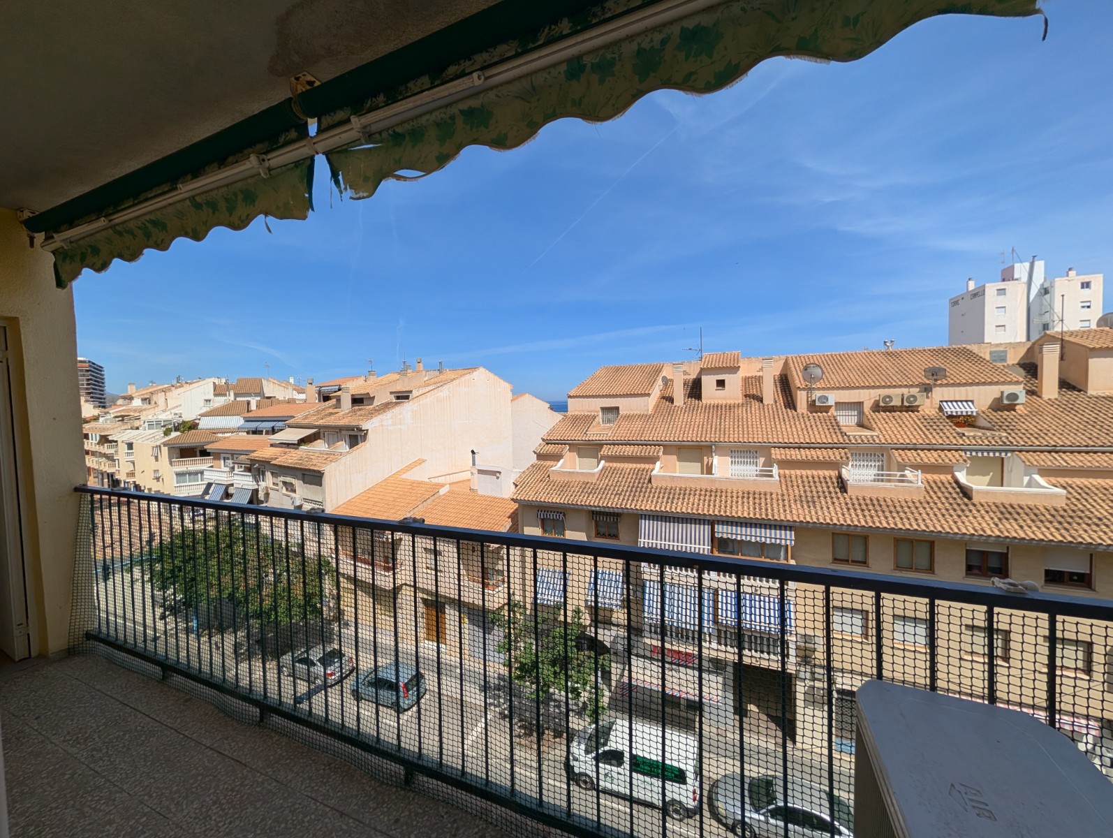 Three-Bedroom Apartment in El Campello with Sea Views