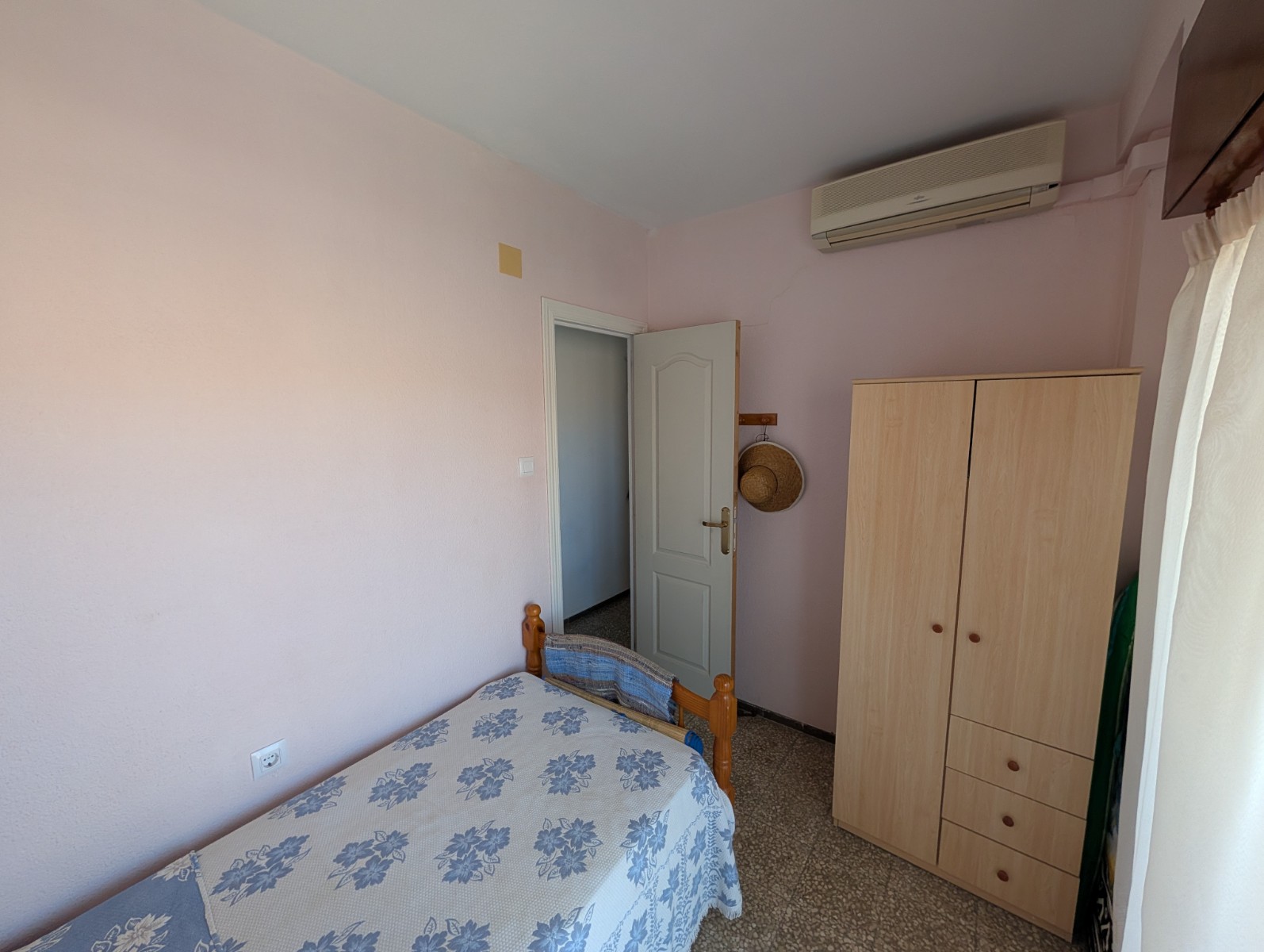 Three-Bedroom Apartment in El Campello with Sea Views