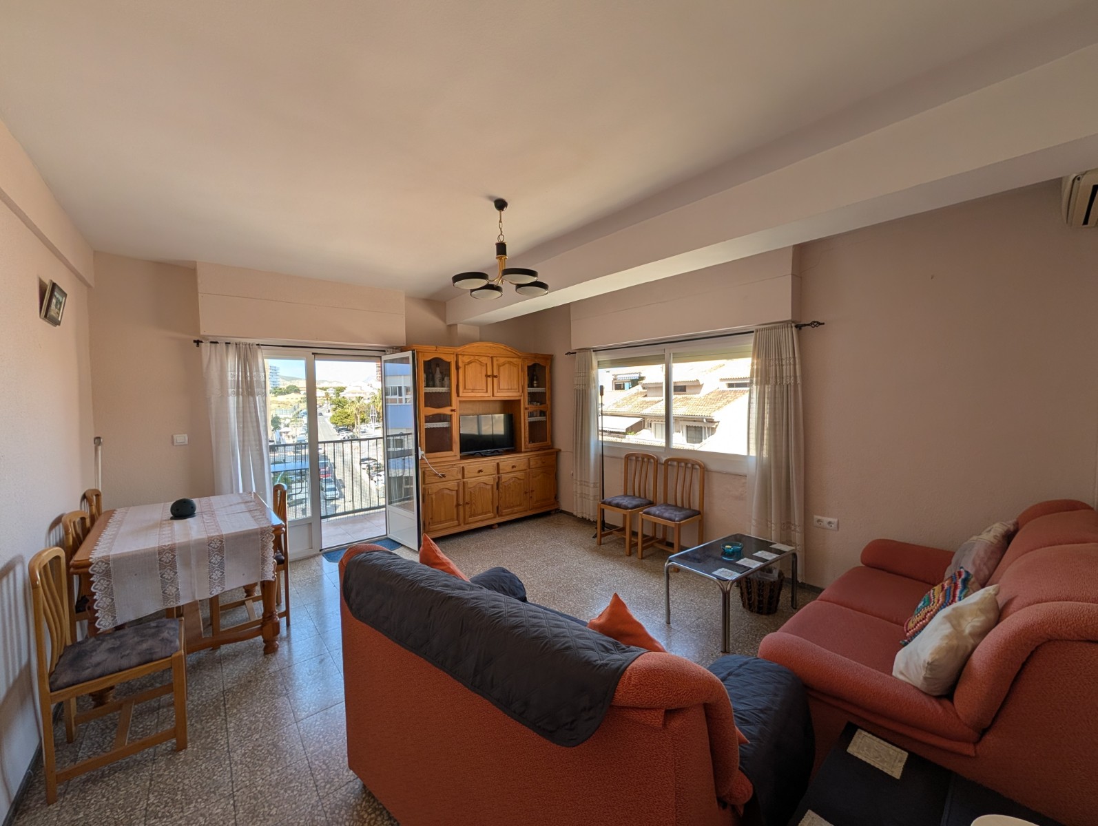 Three-Bedroom Apartment in El Campello with Sea Views