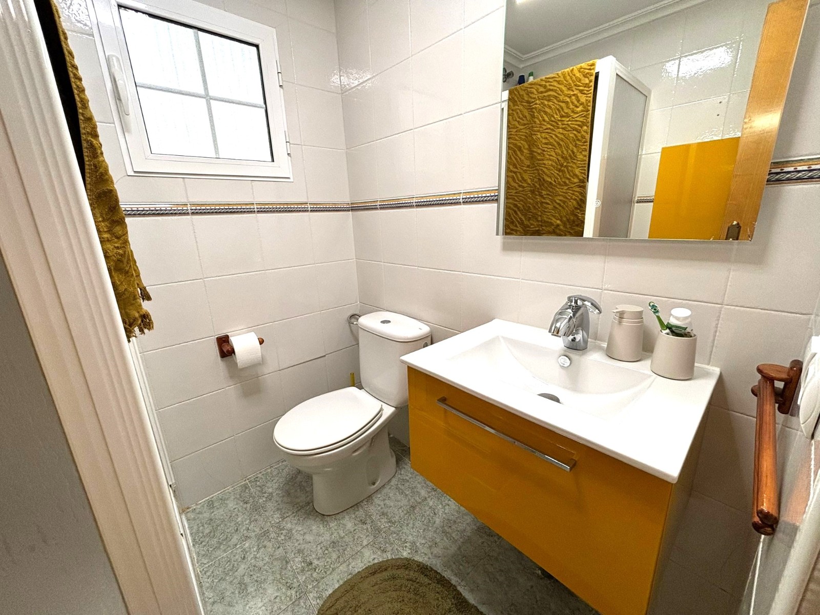Rijwoning 4 Slaapkamers Sax met Overdekte Patio
