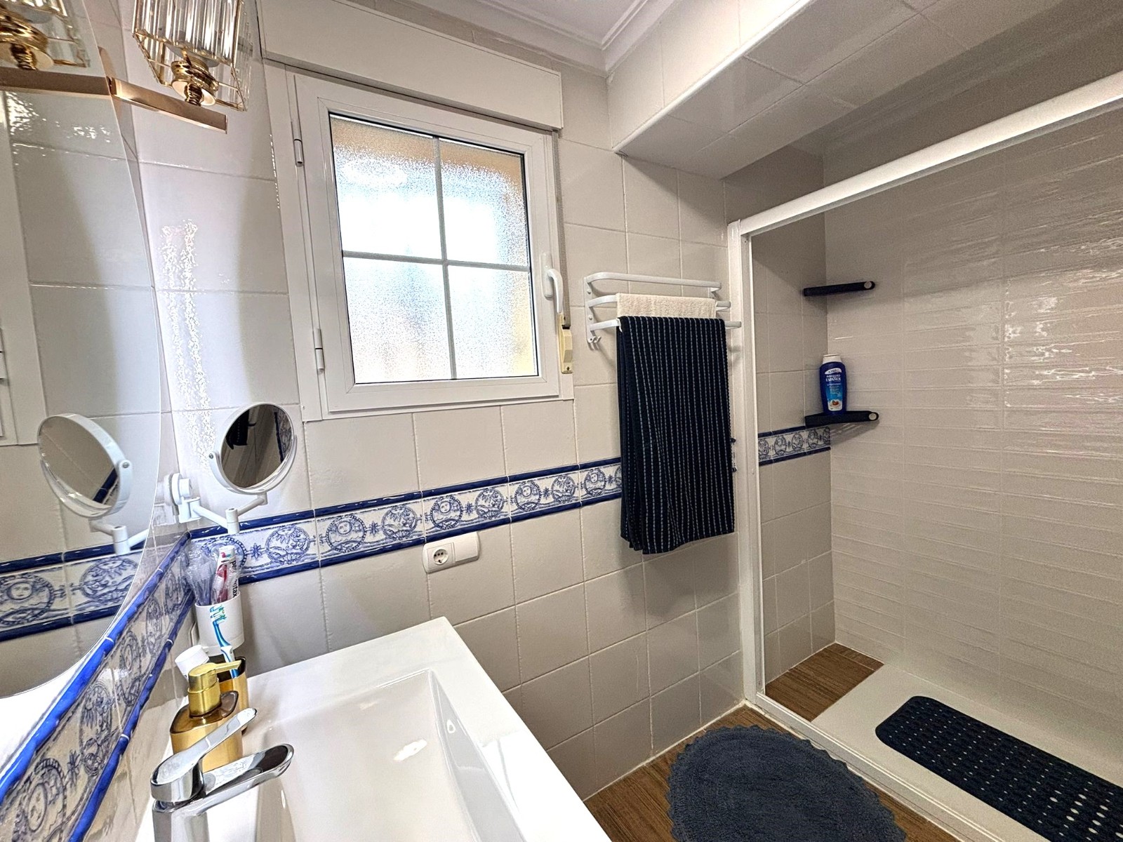 Rijwoning 4 Slaapkamers Sax met Overdekte Patio